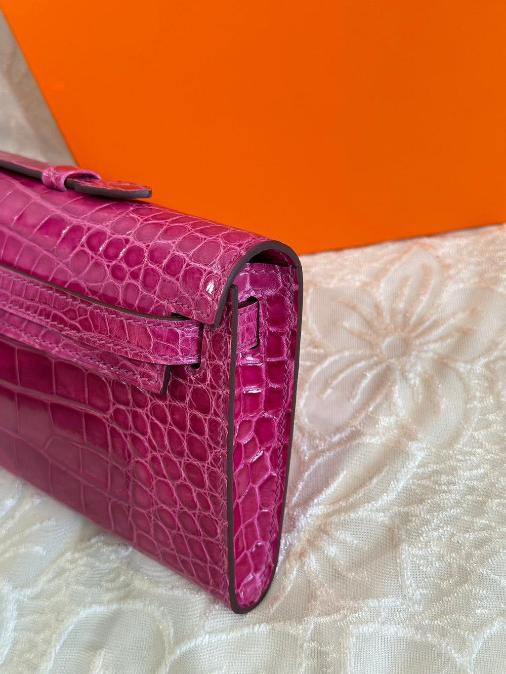 HERMES KELLY CUT 31 IN MAGENTA PURPLE SHINNY ALLIGATOR LEATHER WITH SILVER HARDWARE