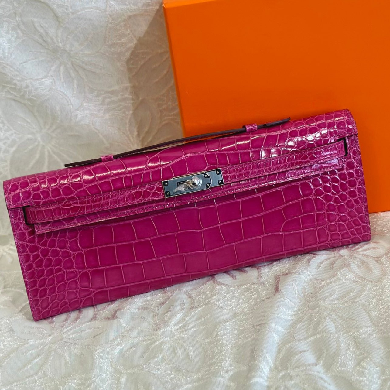 HERMES KELLY CUT 31 IN MAGENTA PURPLE SHINNY ALLIGATOR LEATHER WITH SILVER HARDWARE