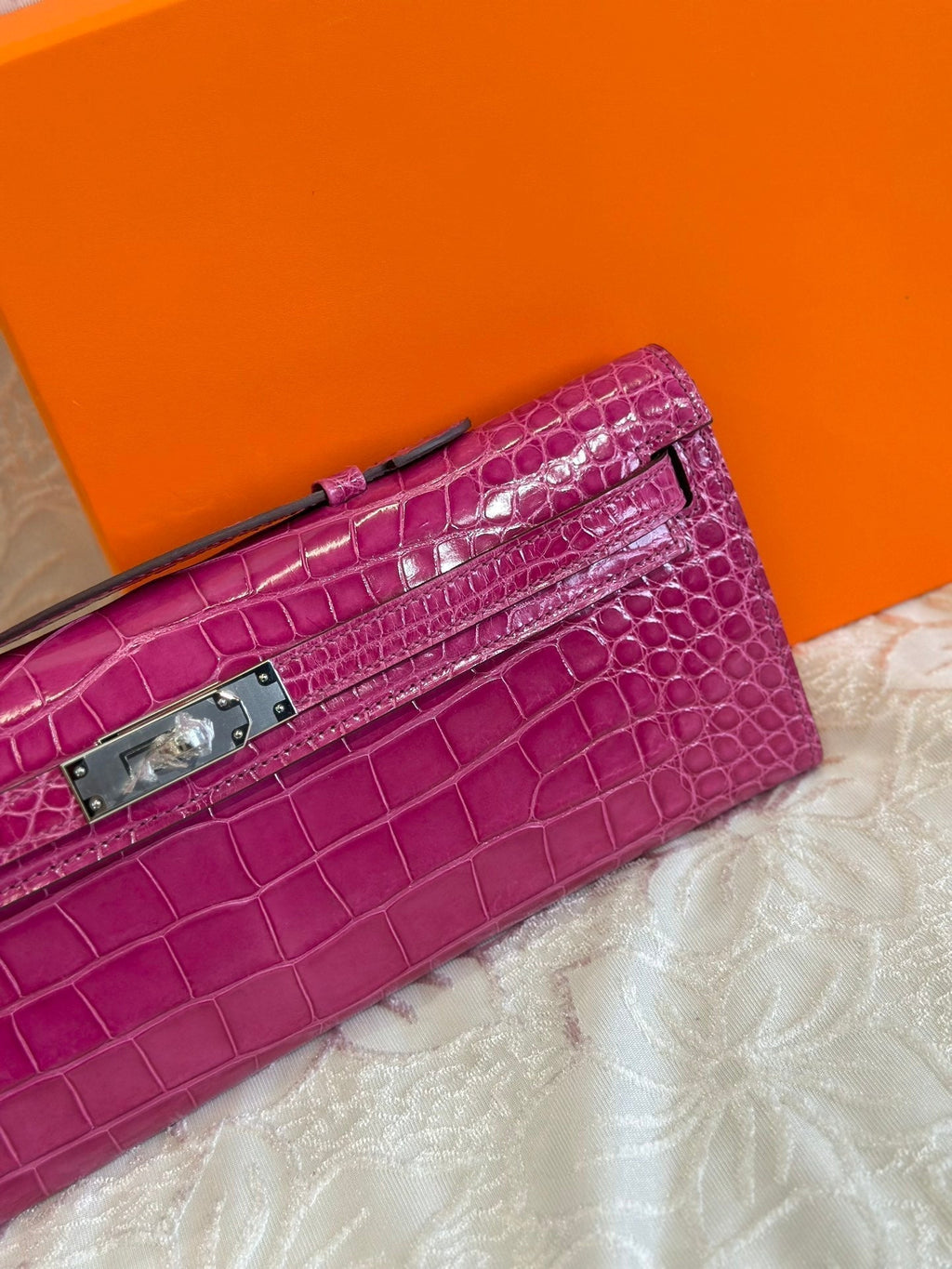 HERMES KELLY CUT 31 IN MAGENTA PURPLE SHINNY ALLIGATOR LEATHER WITH SILVER HARDWARE