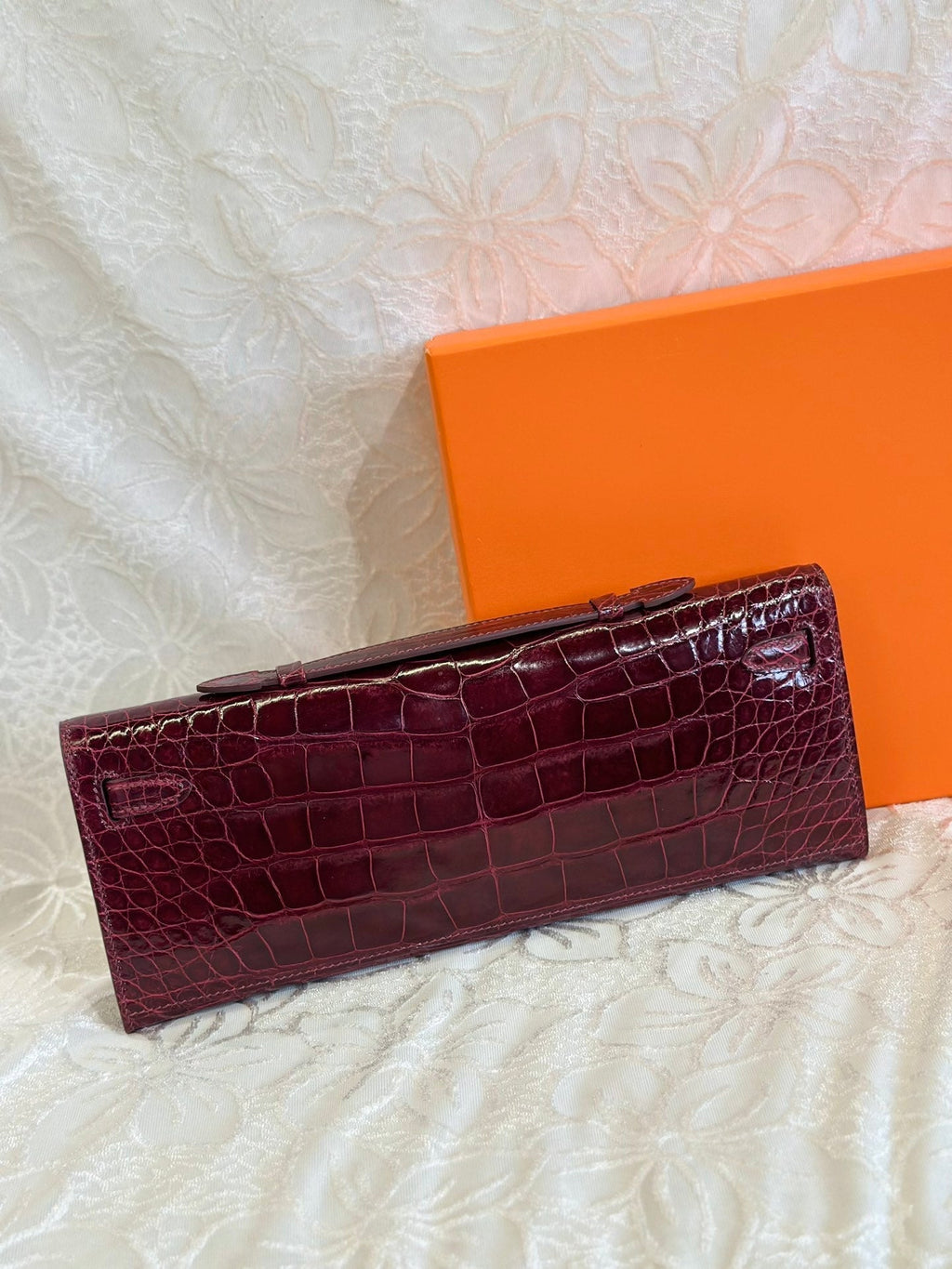 HERMES KELLY CUT 31 IN SANGRIA PURPLE SHINNY ALLIGATOR LEATHER WITH SILVER HARDWARE