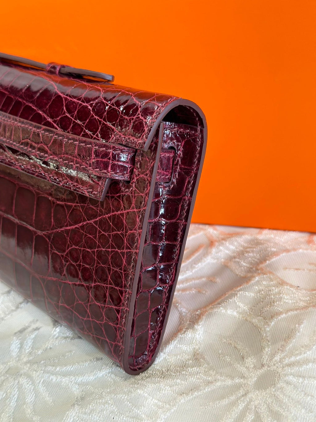 HERMES KELLY CUT 31 IN SANGRIA PURPLE SHINNY ALLIGATOR LEATHER WITH SILVER HARDWARE