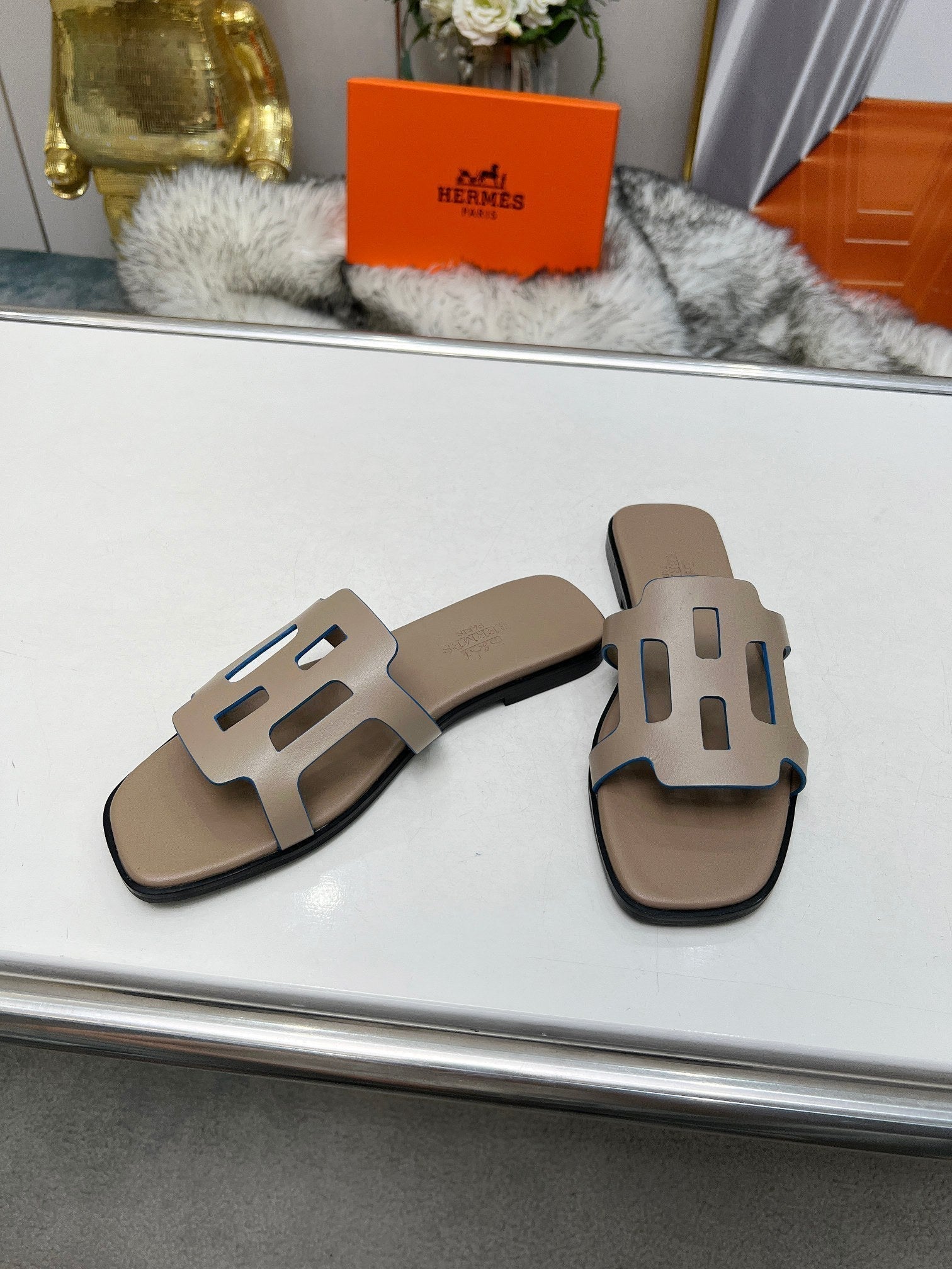 HERMES FLATFORM SANDAL LIGHT GRAY CALFSKIN
