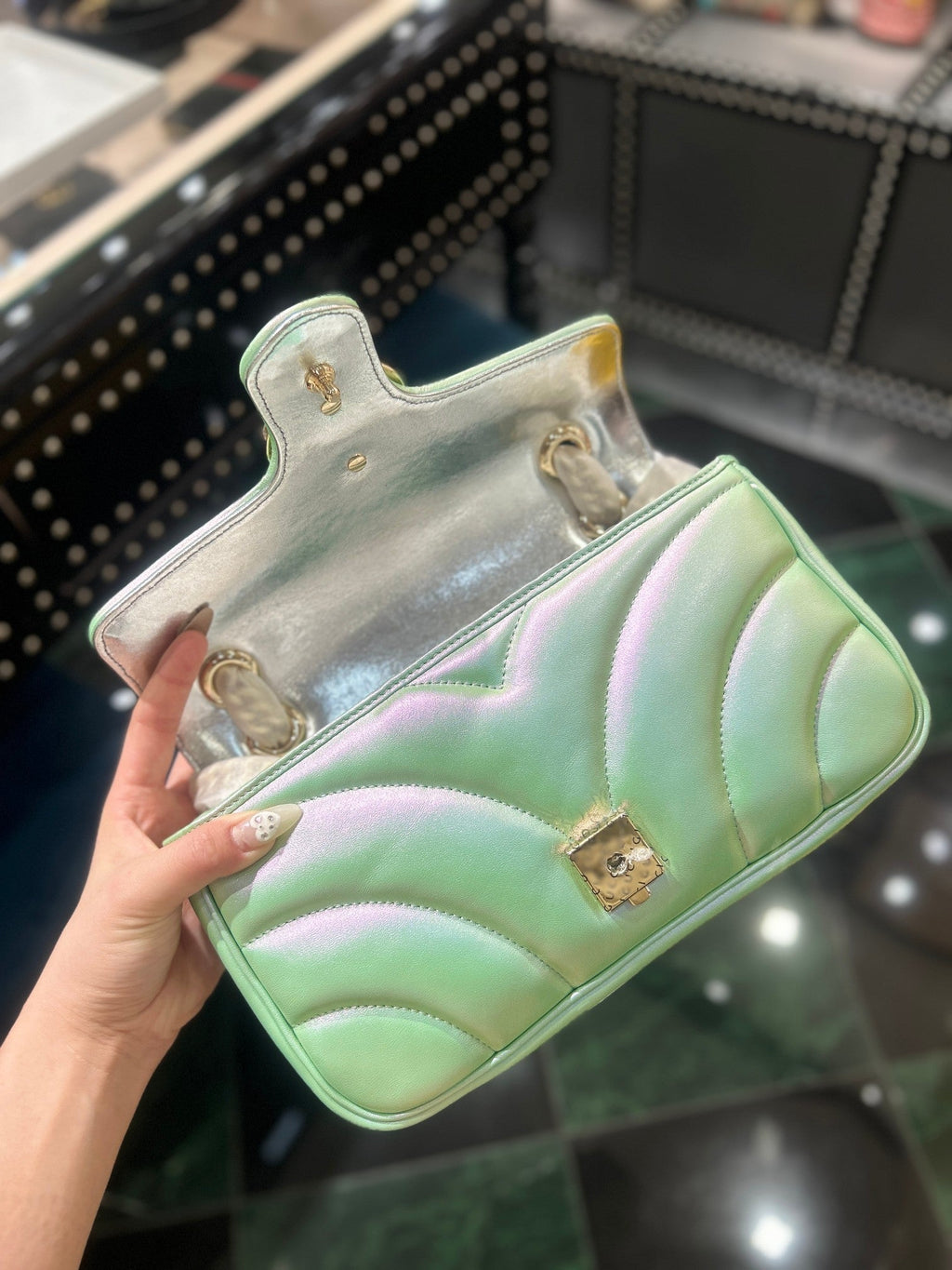 GUCCI MARMONT 26 MEDIUM SHOULDER BAG GREEN IRIDESCENT CALFSKIN