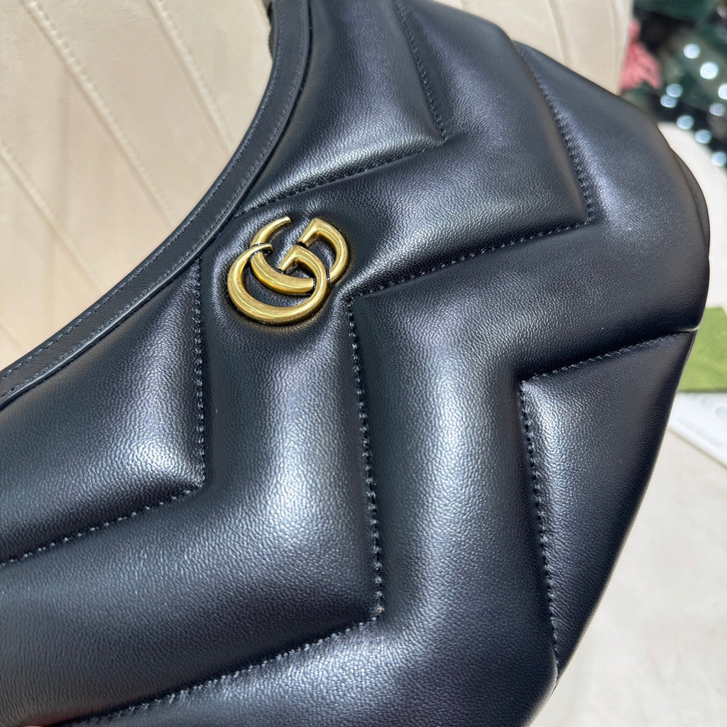 GUCCI SMALL 26 MARMONT BAG IN BLACK CALFSKIN