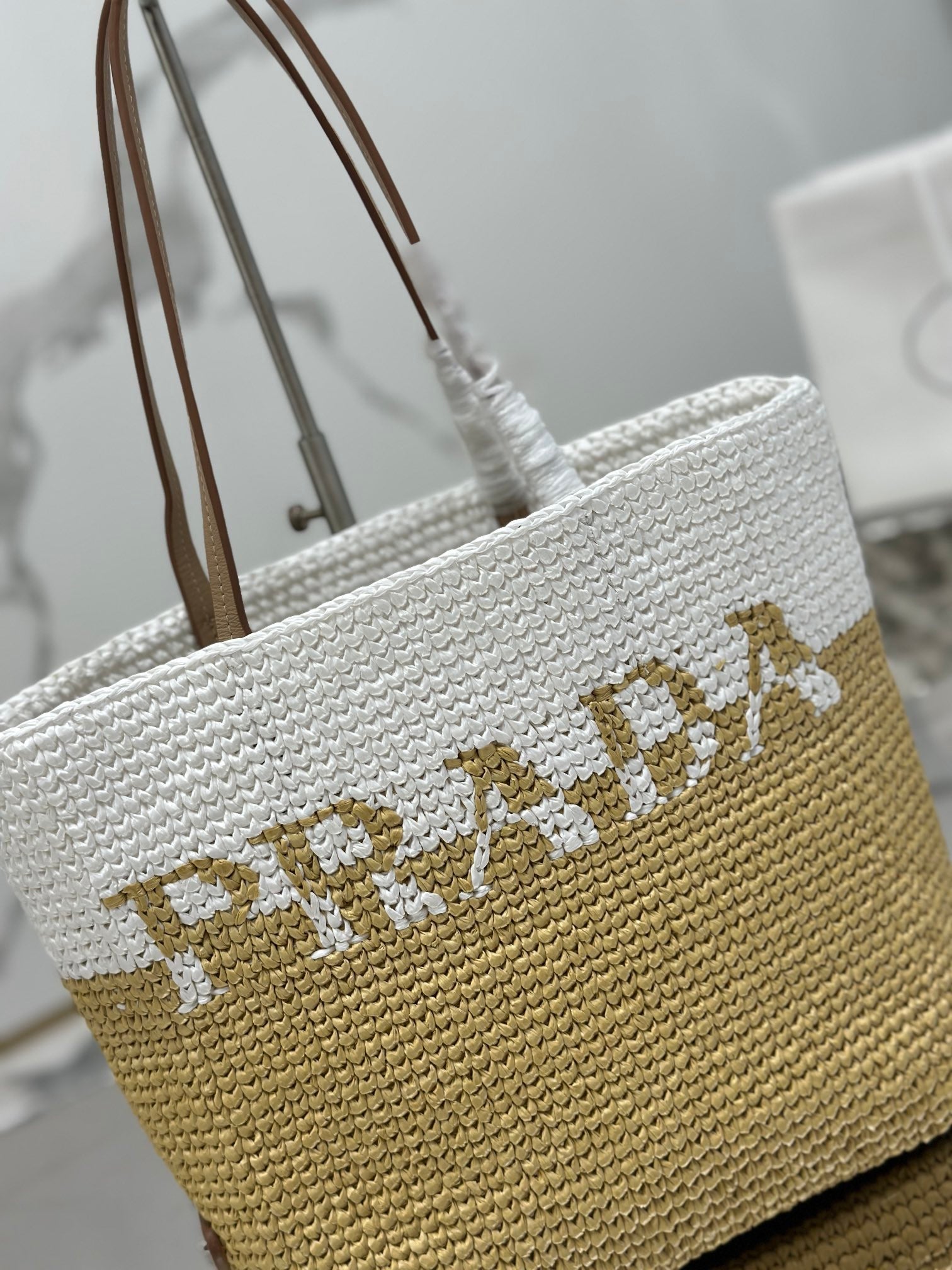 PRADA SMALL TOTE BAG 27 IN WHITE MIX BEIGE RAFFIA AND BROWN CALFSKIN HANDLE