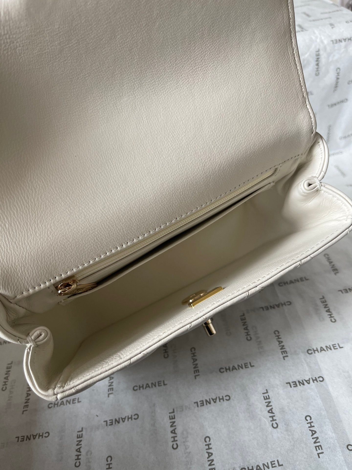 CHANEL MINI 18 FLAP BAG IN WHITE LAMBSKIN