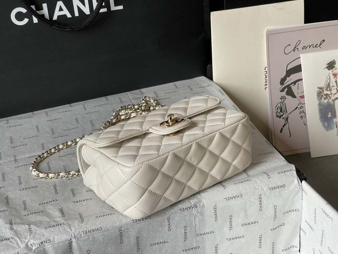CHANEL MINI 18 FLAP BAG IN WHITE LAMBSKIN