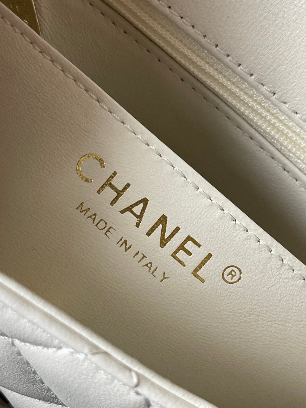 CHANEL MINI 18 FLAP BAG IN WHITE LAMBSKIN