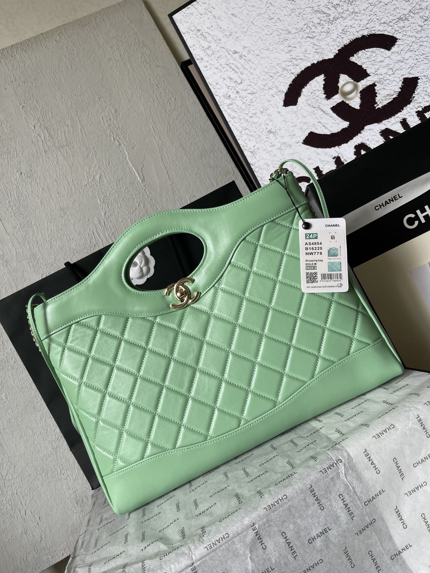 CHANEL MEDIUM 36 SHOPPING BAG IN GREEN MINT CALFSKIN