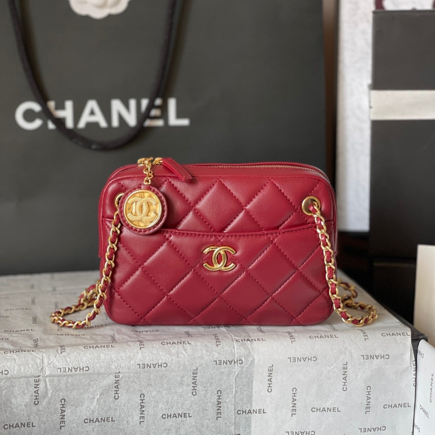 CHANEL CAMERA BAG 18 IN RED QUILTED LAMBSKIN DOUBLE C GOLD COIN