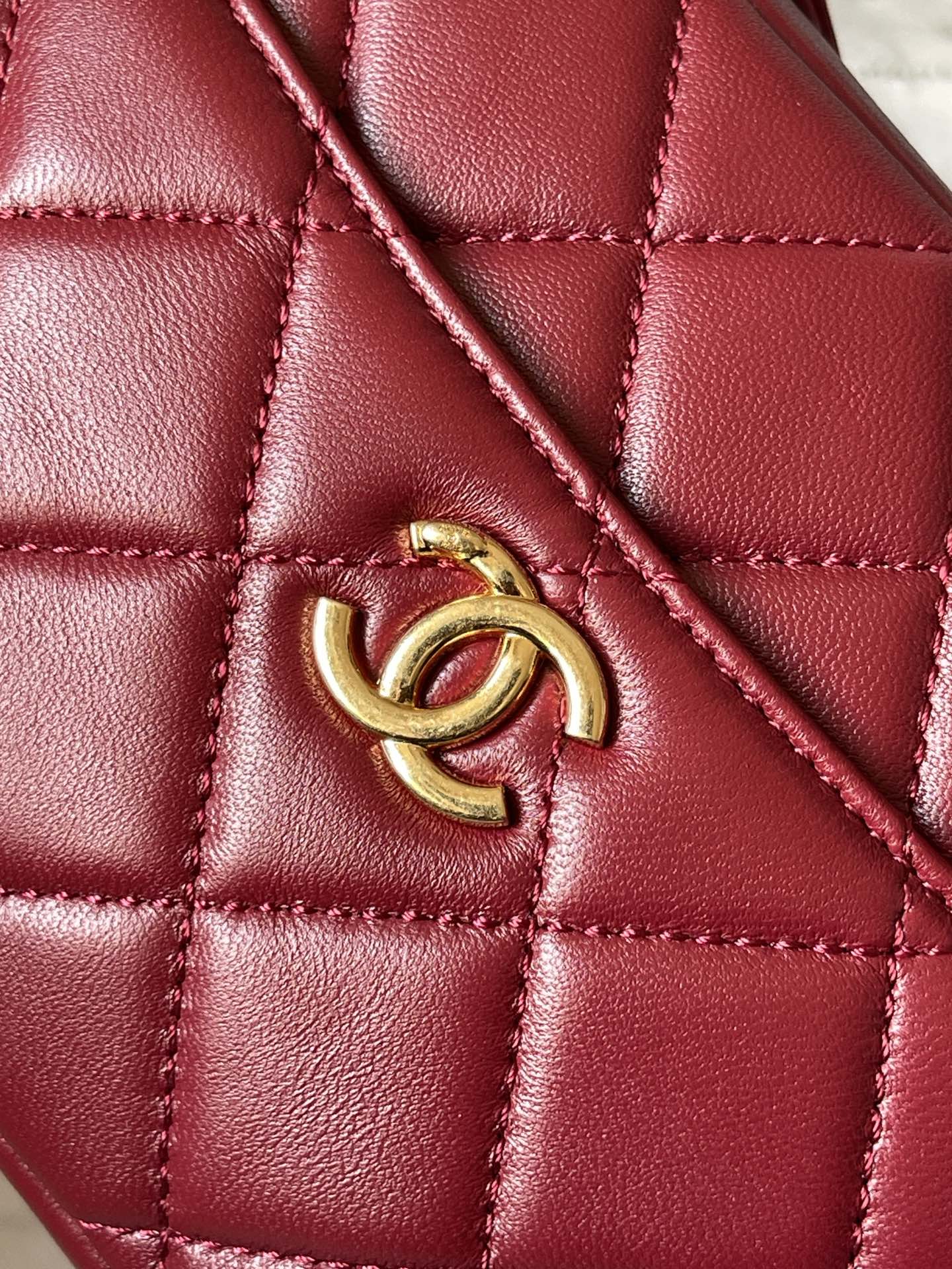 CHANEL CAMERA BAG 18 IN RED QUILTED LAMBSKIN DOUBLE C GOLD COIN