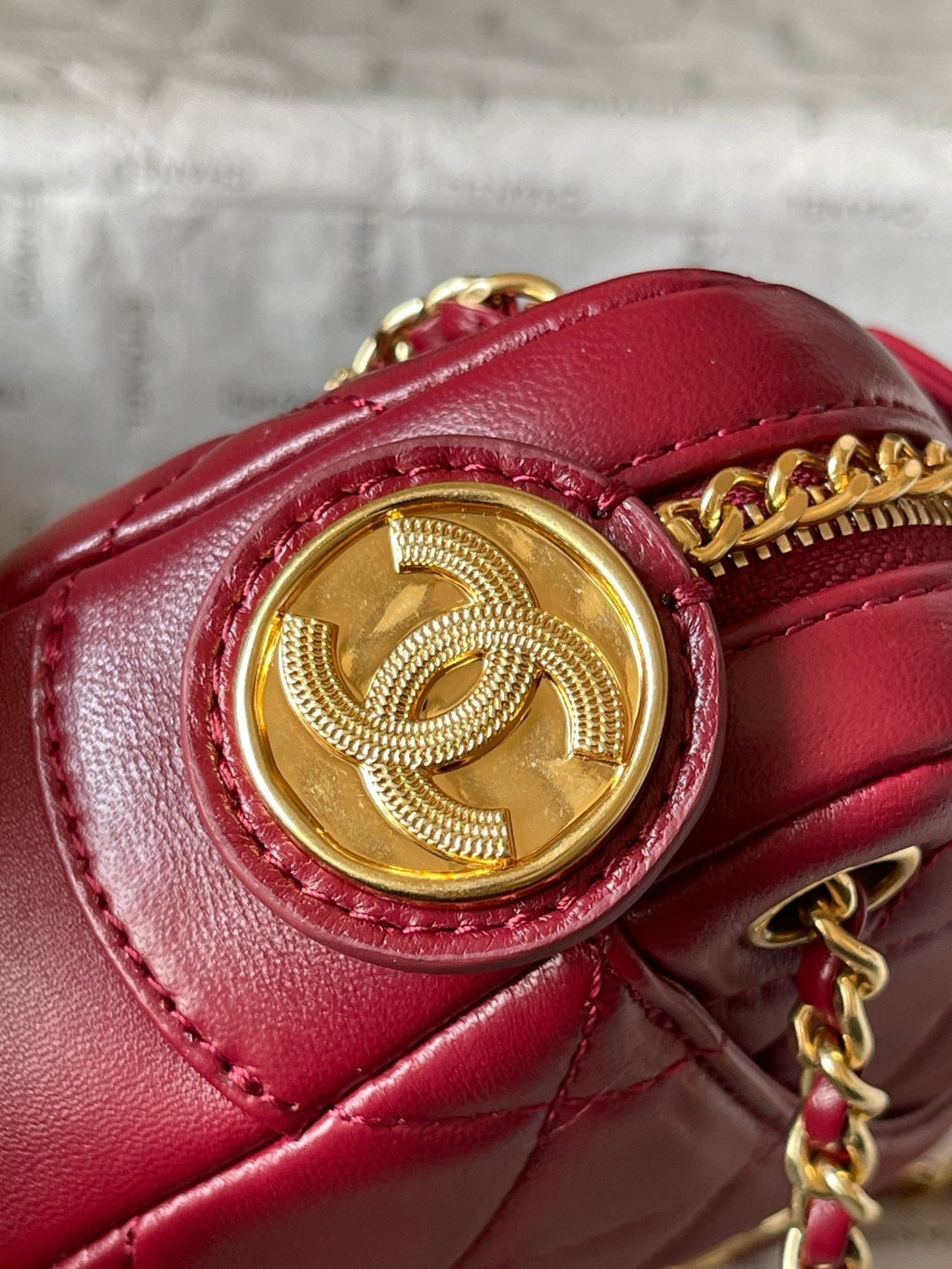 CHANEL CAMERA BAG 18 IN RED QUILTED LAMBSKIN DOUBLE C GOLD COIN
