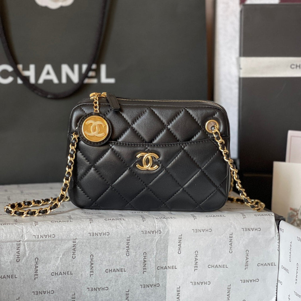 CHANEL CAMERA BAG 18 IN BLACK QUILTED LAMBSKIN DOUBLE C GOLD COIN