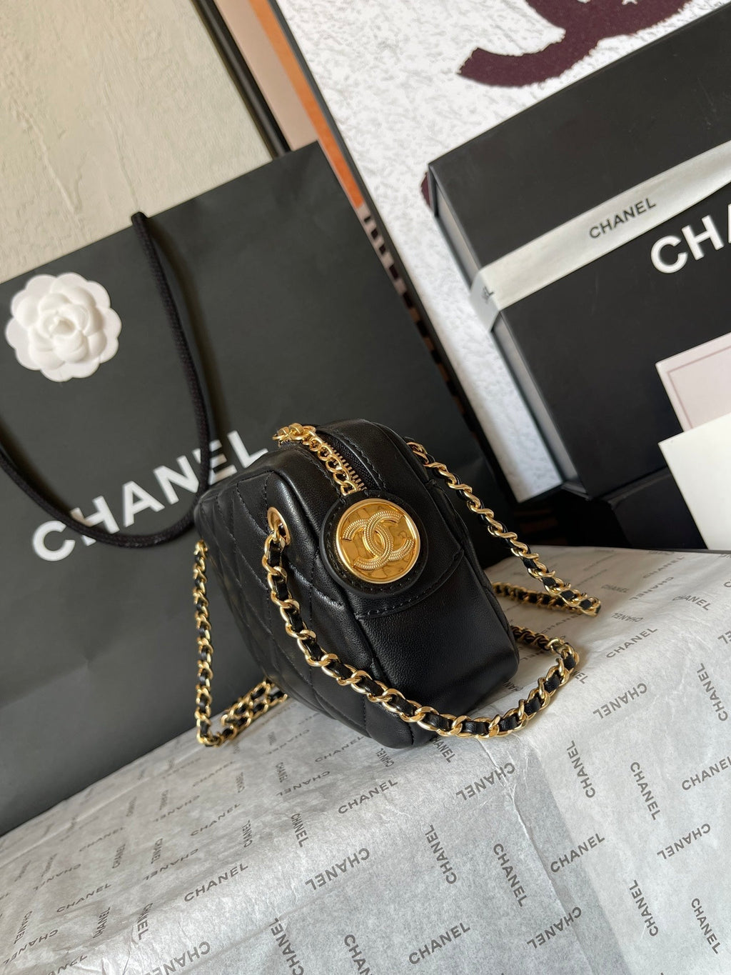 CHANEL CAMERA BAG 18 IN BLACK QUILTED LAMBSKIN DOUBLE C GOLD COIN