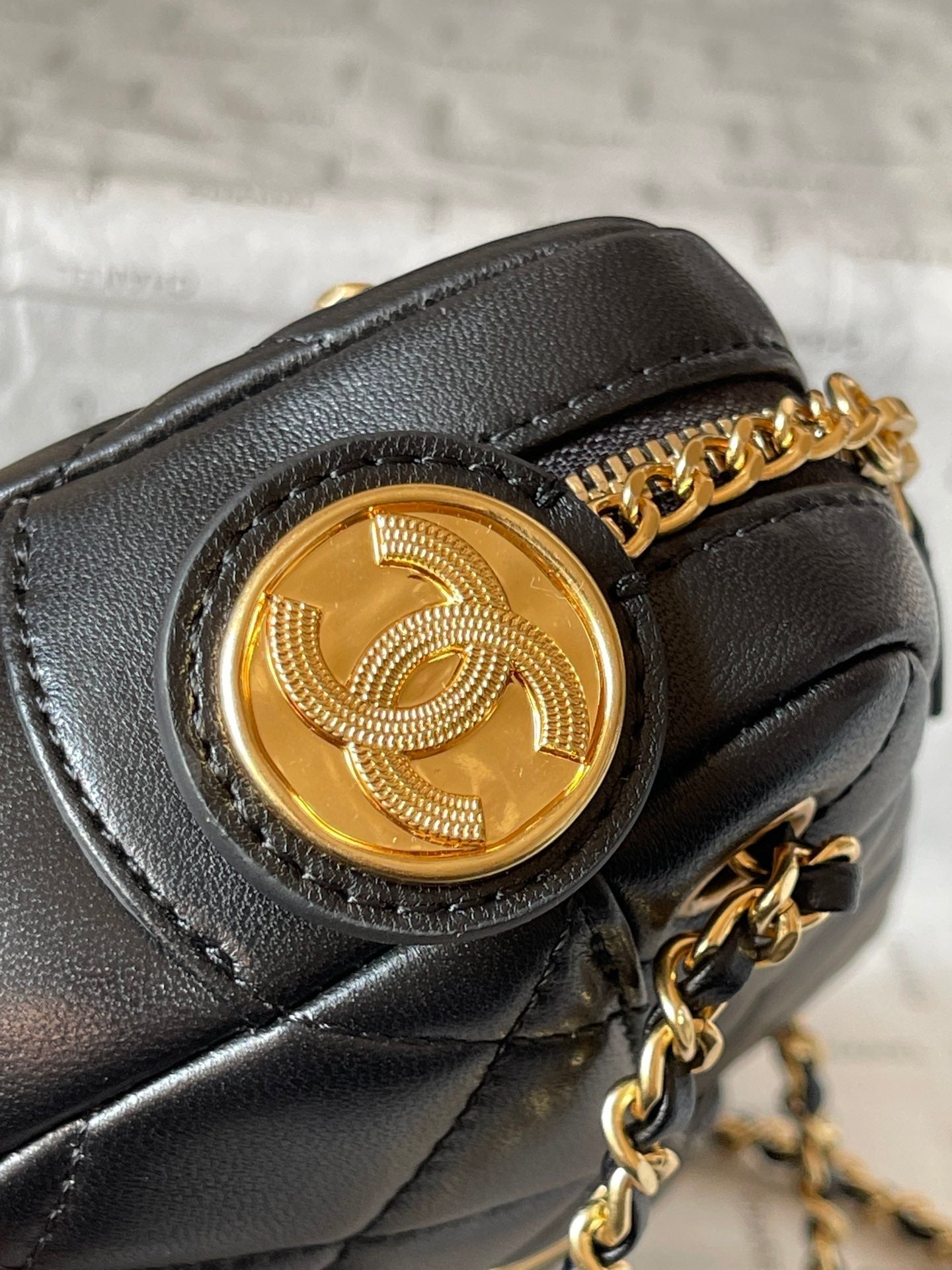 CHANEL CAMERA BAG 18 IN BLACK QUILTED LAMBSKIN DOUBLE C GOLD COIN