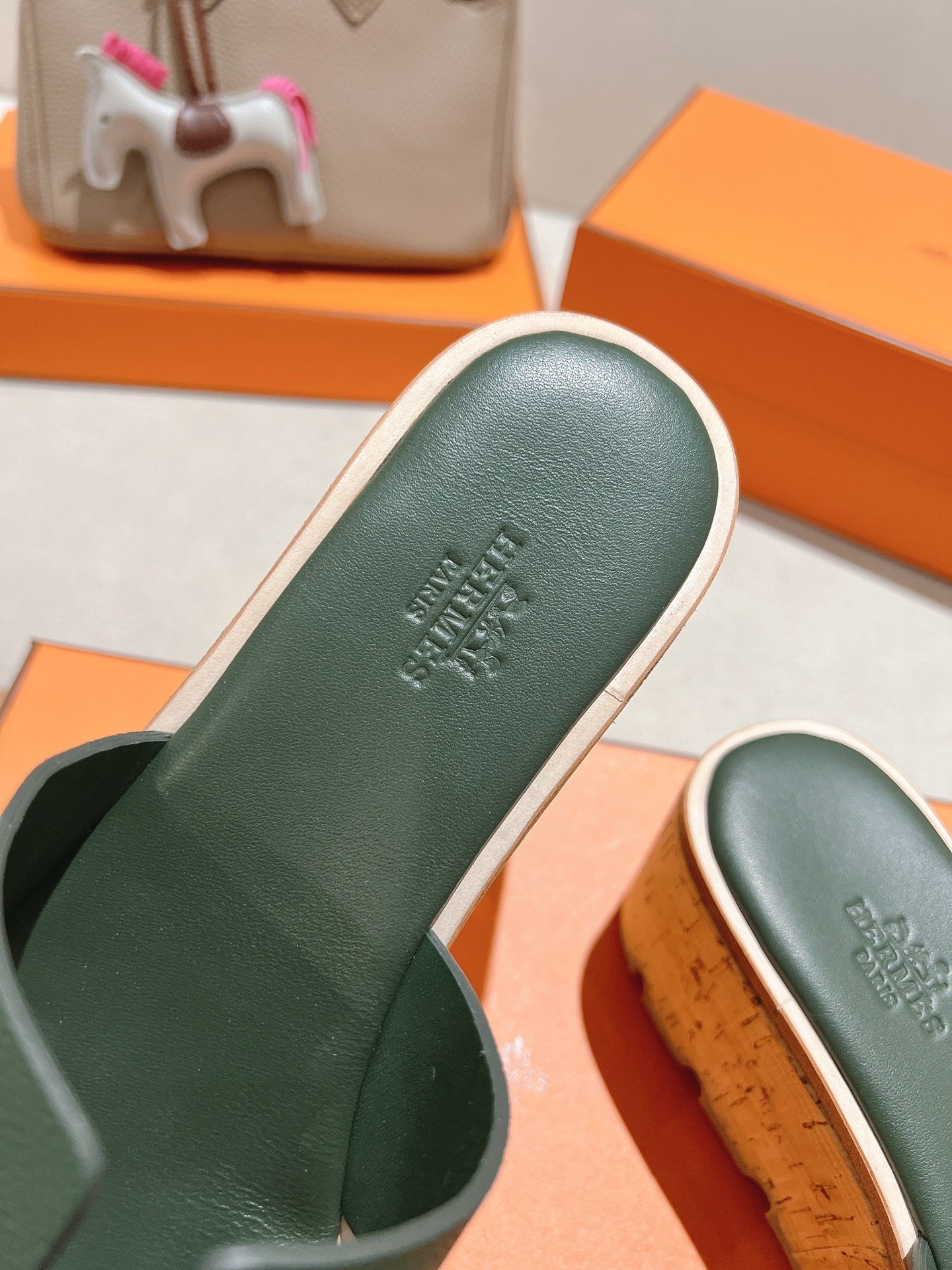HERMES 25S HIGH WEDGE SANDALS IN DARK MOSS GREEN LAMBSKIN STYLE 32