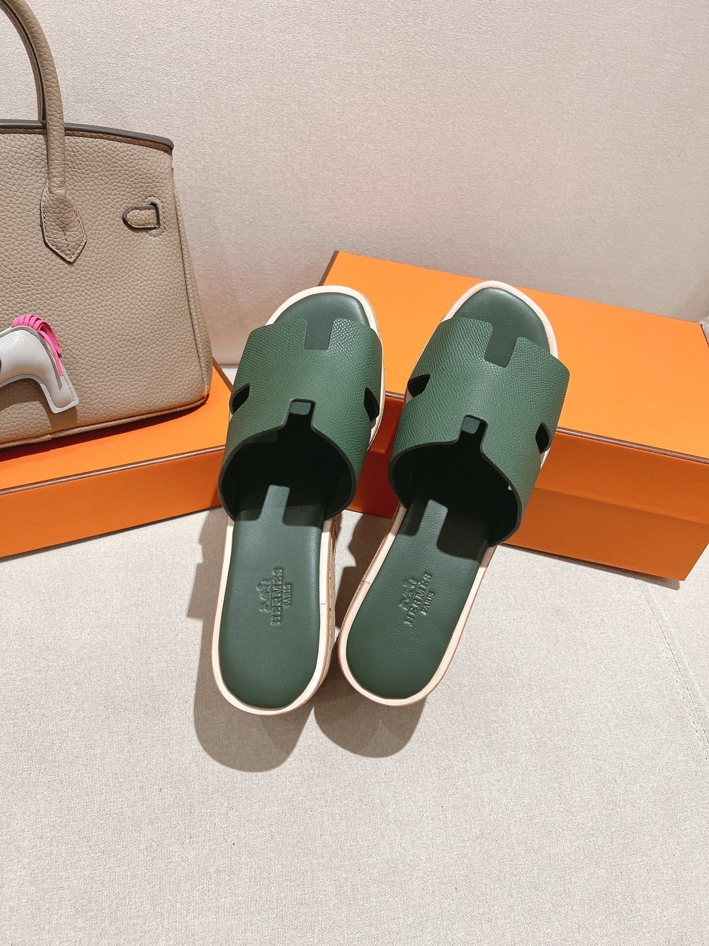 HERMES 25S HIGH WEDGE SANDALS IN DARK MOSS GREEN LAMBSKIN STYLE 32