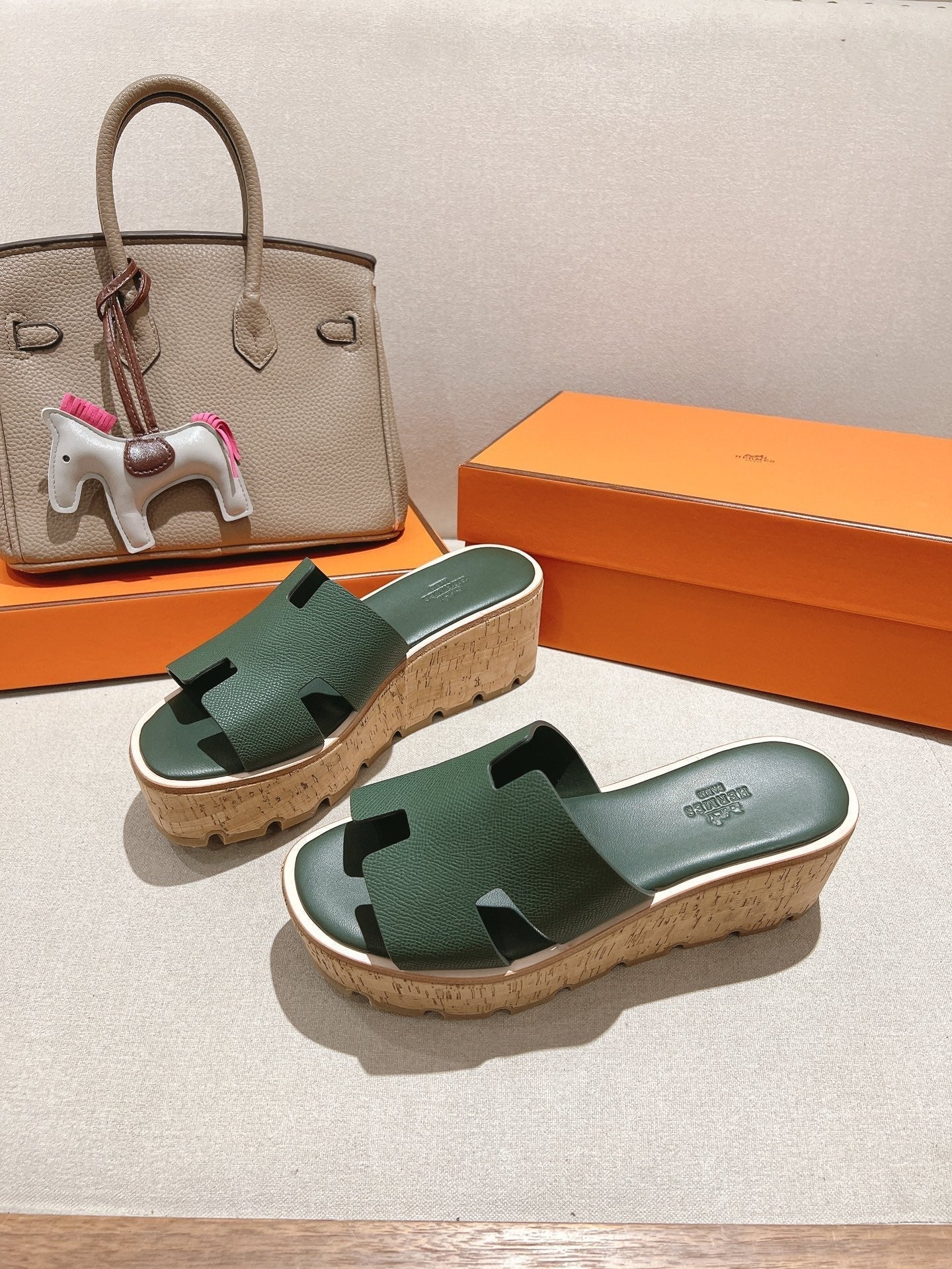HERMES 25S HIGH WEDGE SANDALS IN DARK MOSS GREEN LAMBSKIN STYLE 32