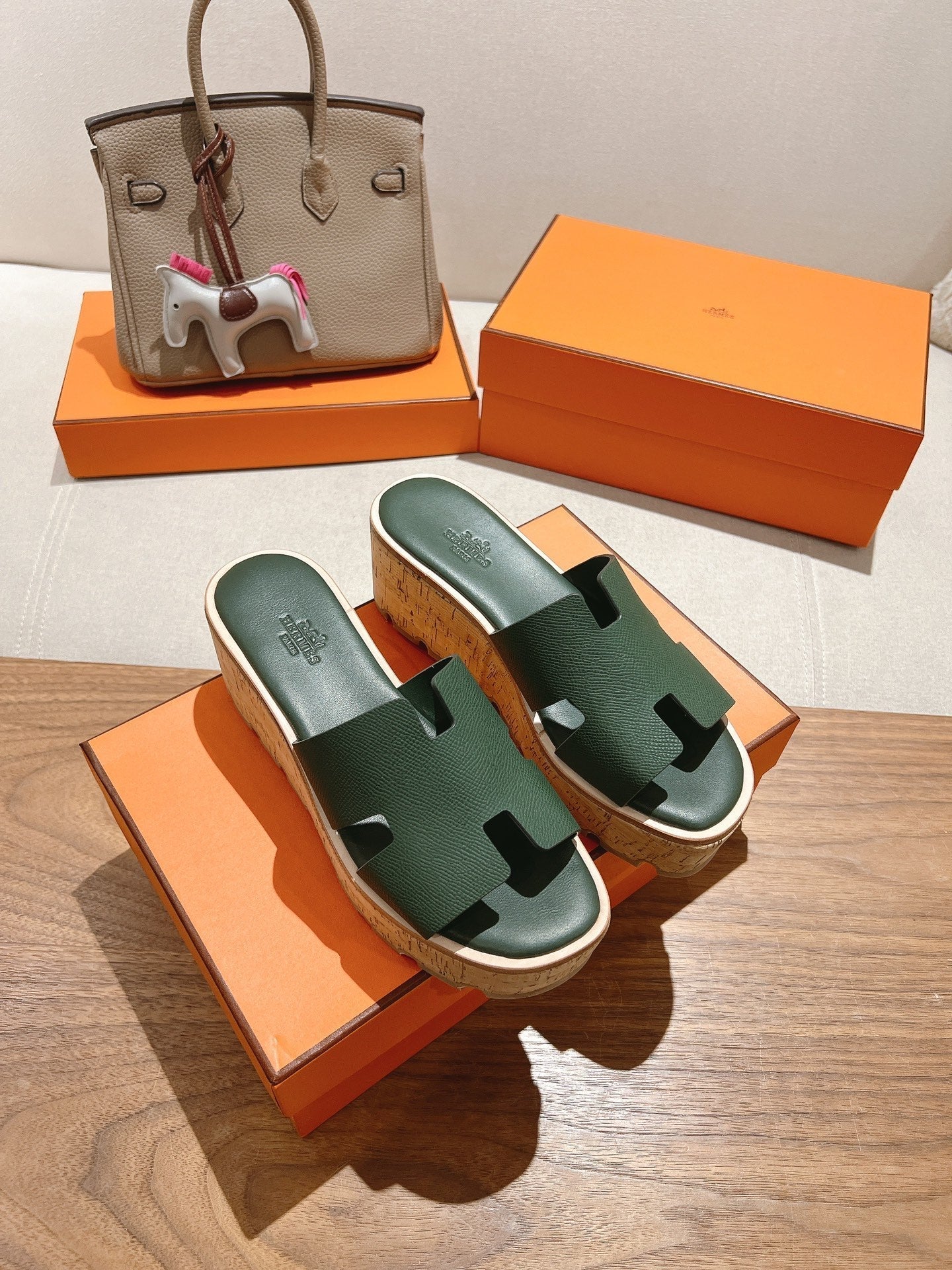 HERMES 25S HIGH WEDGE SANDALS IN DARK MOSS GREEN LAMBSKIN STYLE 32