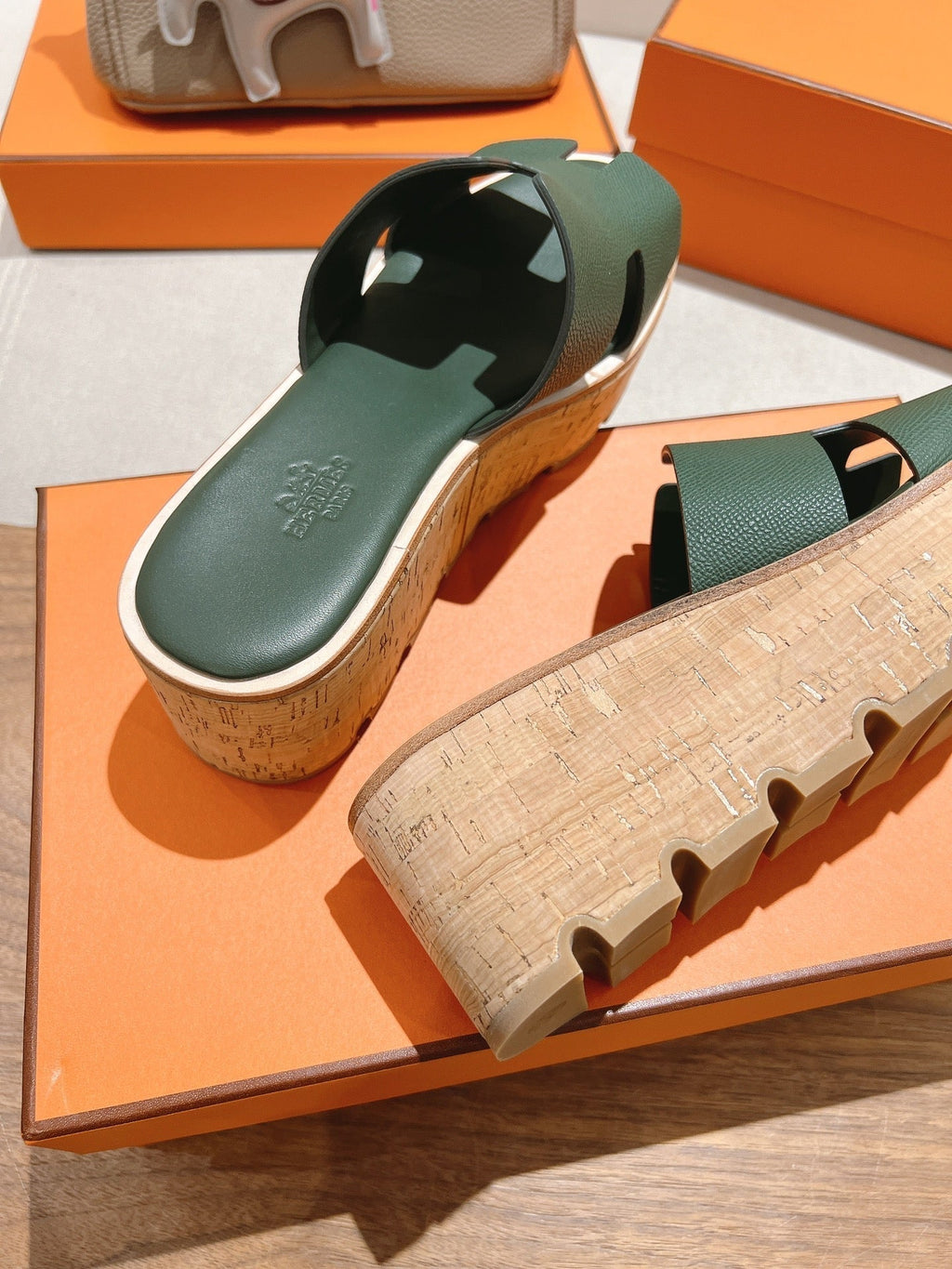 HERMES 25S HIGH WEDGE SANDALS IN DARK MOSS GREEN LAMBSKIN STYLE 32