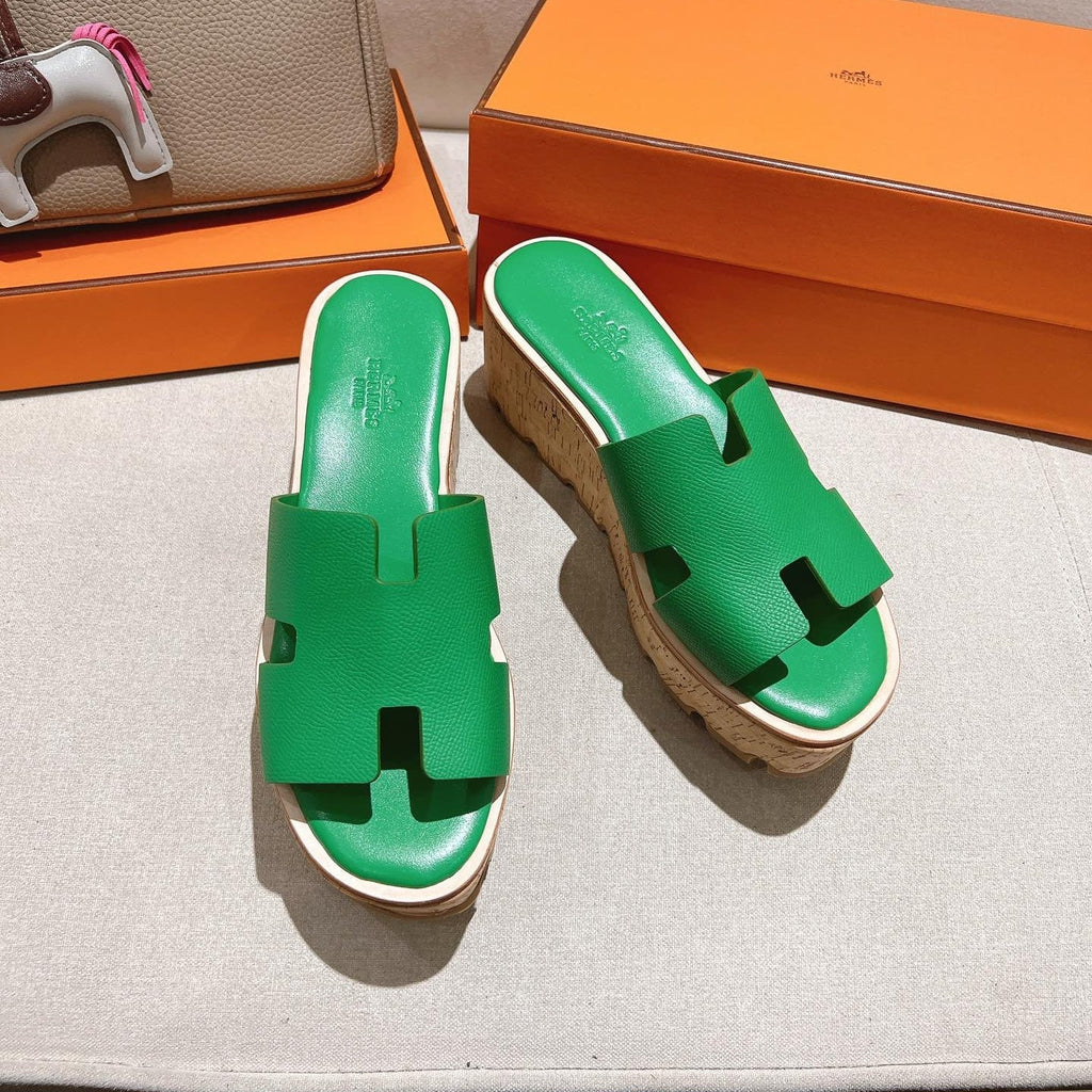 HERMES 25S HIGH WEDGE SANDALS IN GREEN LAMBSKIN STYLE 25