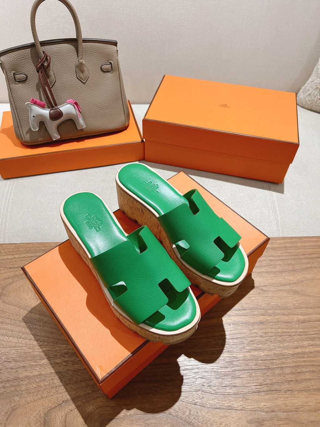 HERMES 25S HIGH WEDGE SANDALS IN GREEN LAMBSKIN STYLE 25