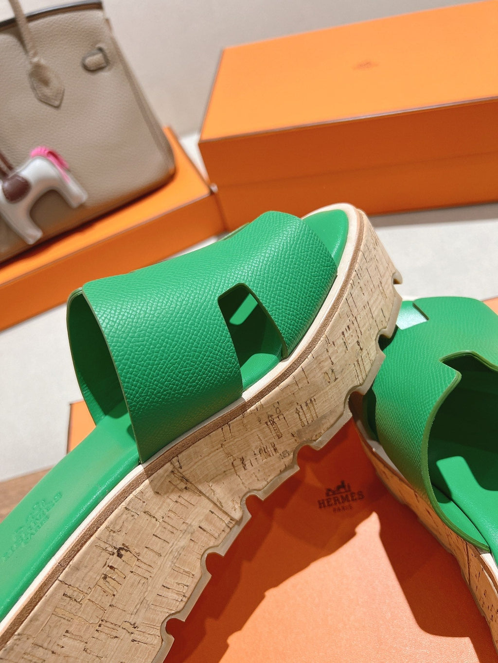 HERMES 25S HIGH WEDGE SANDALS IN GREEN LAMBSKIN STYLE 25