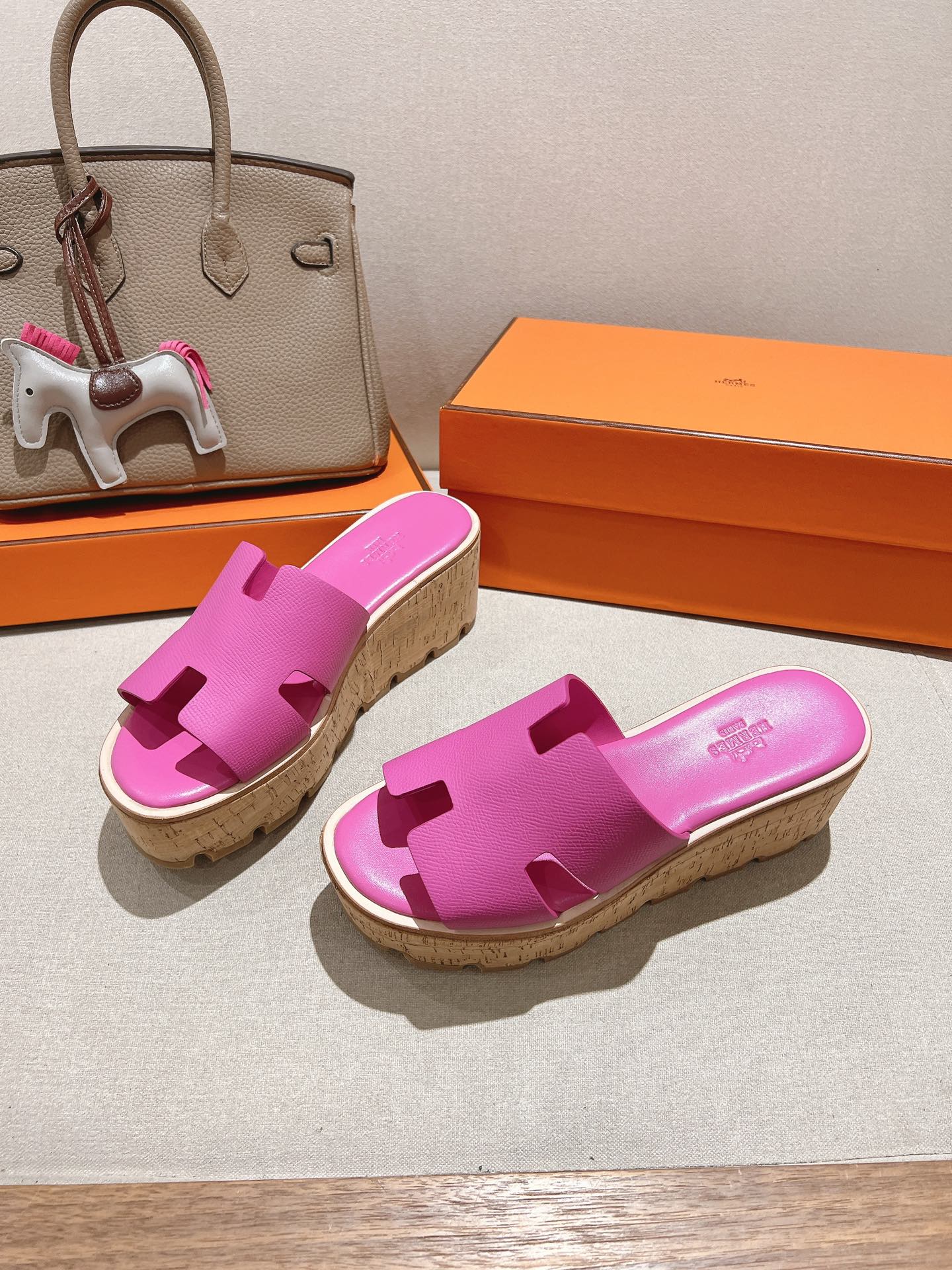 HERMES 25S HIGH WEDGE SANDALS IN PINK LAMBSKIN STYLE 24