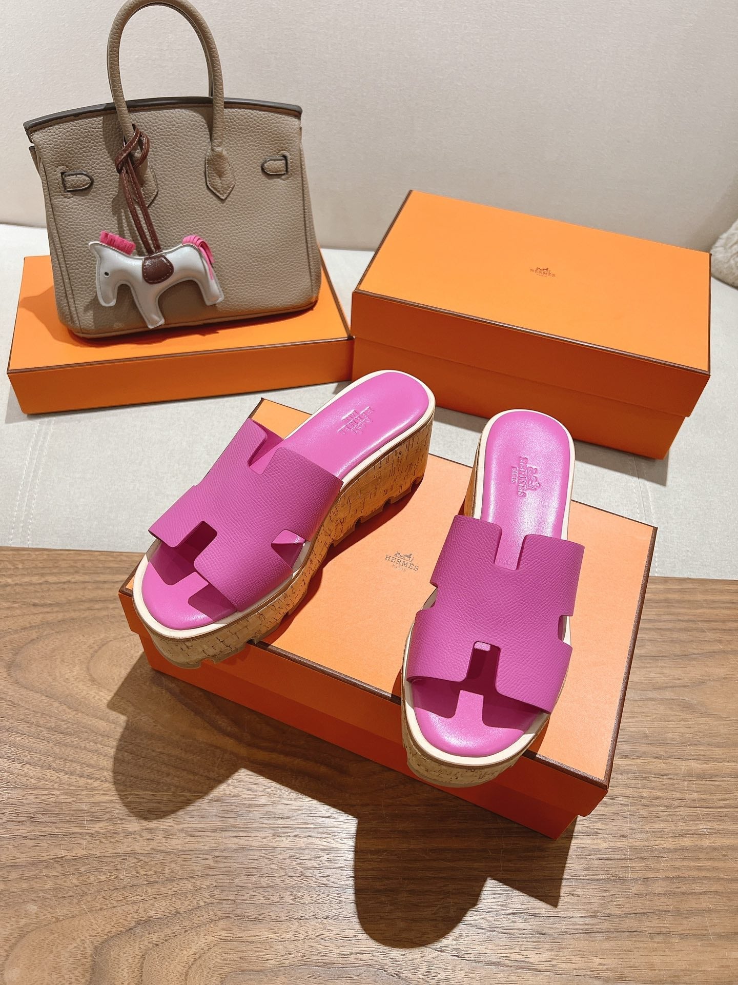 HERMES 25S HIGH WEDGE SANDALS IN PINK LAMBSKIN STYLE 24