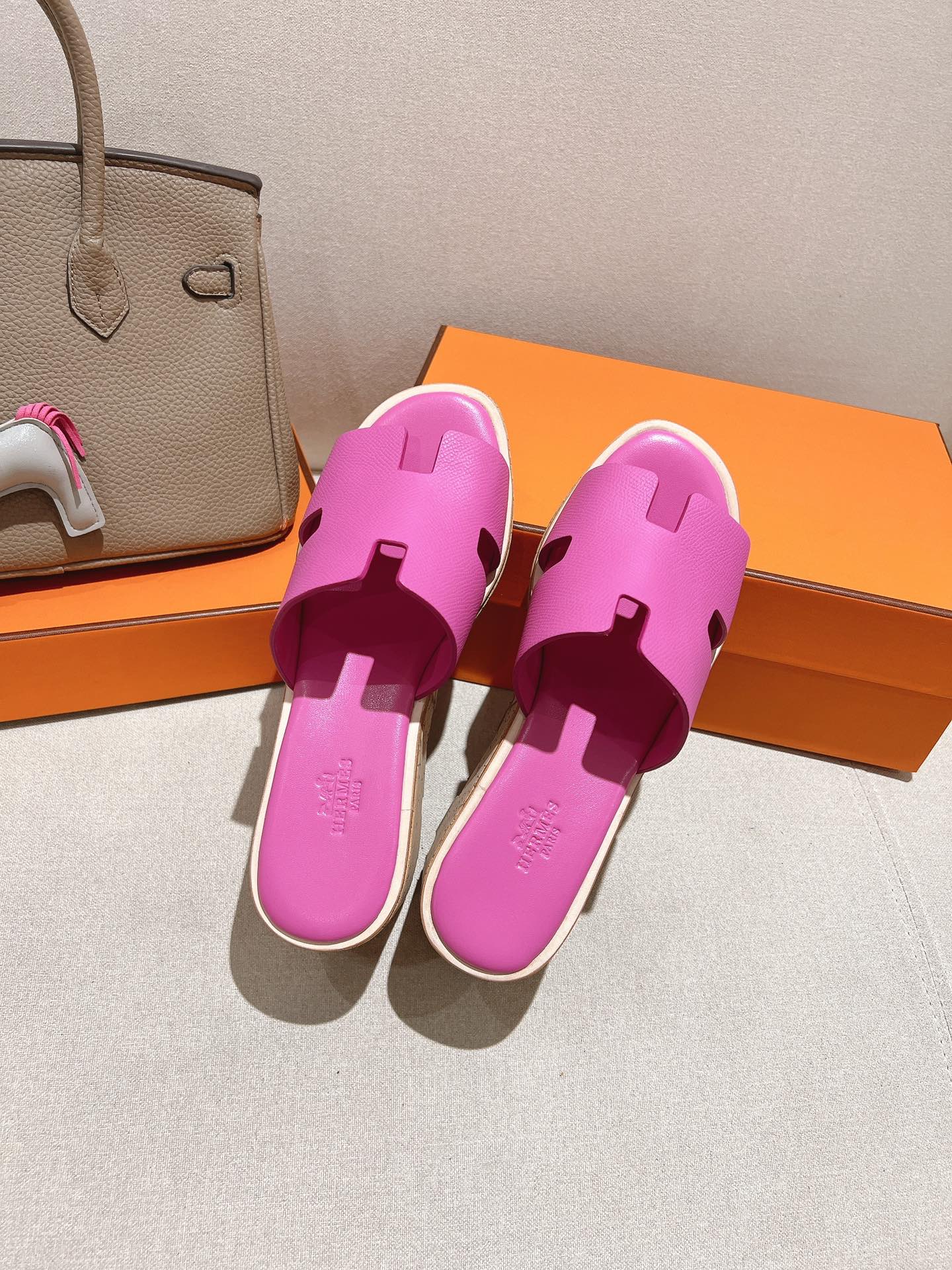 HERMES 25S HIGH WEDGE SANDALS IN PINK LAMBSKIN STYLE 24