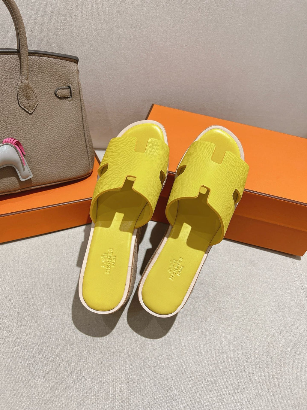 HERMES 25S HIGH WEDGE SANDALS IN YELLOW LAMBSKIN STYLE 26