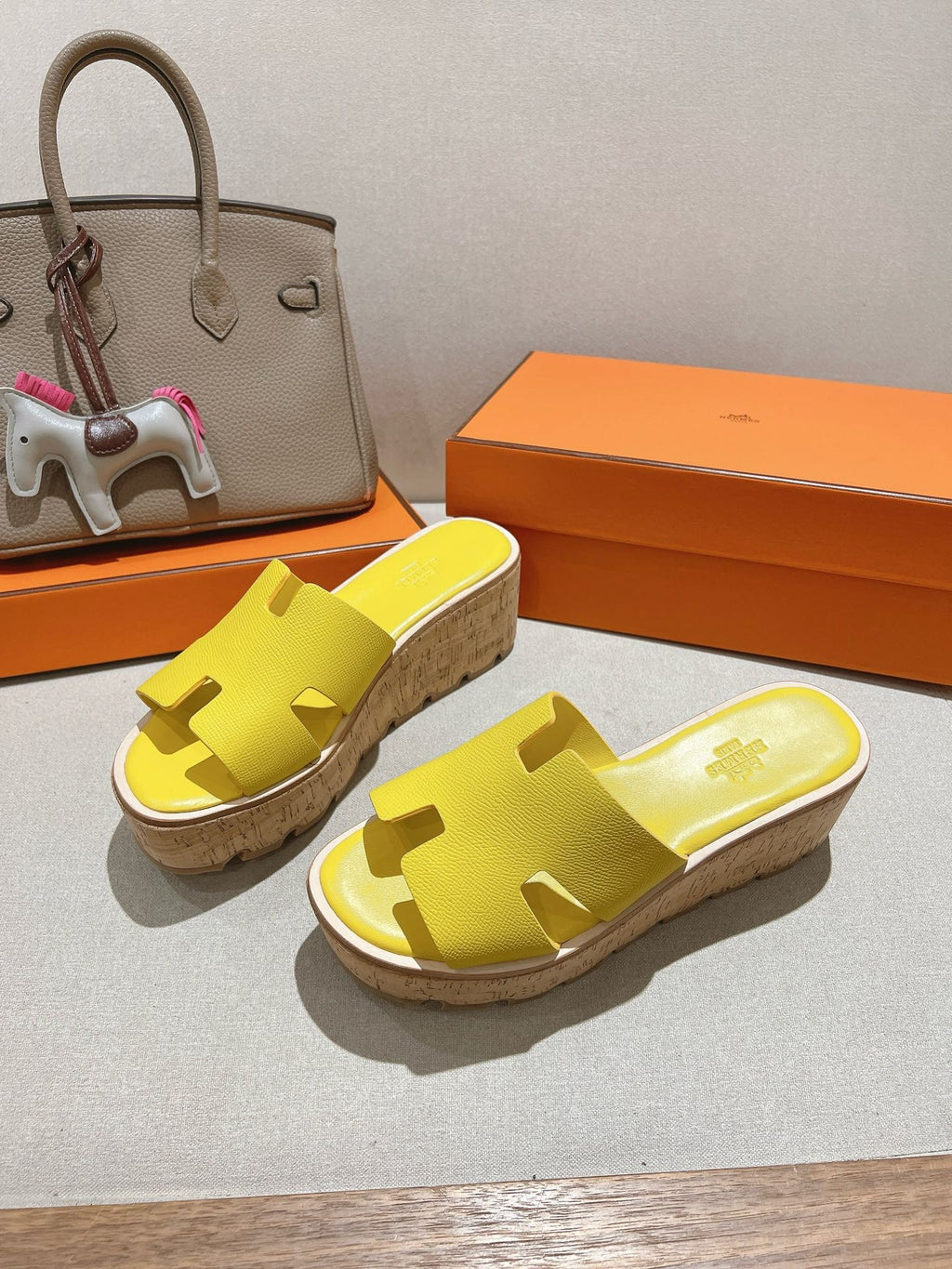 HERMES 25S HIGH WEDGE SANDALS IN YELLOW LAMBSKIN STYLE 26
