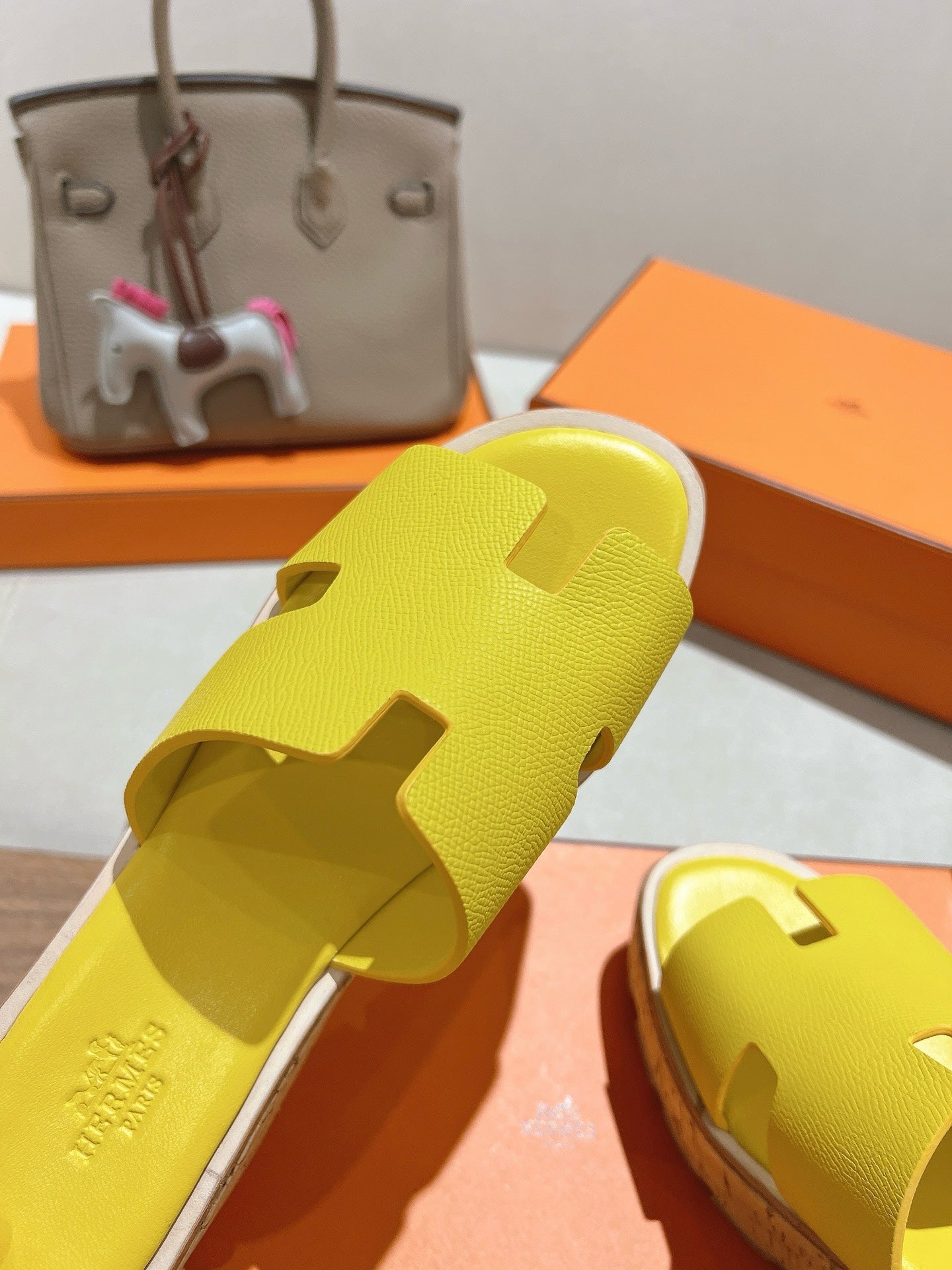 HERMES 25S HIGH WEDGE SANDALS IN YELLOW LAMBSKIN STYLE 26