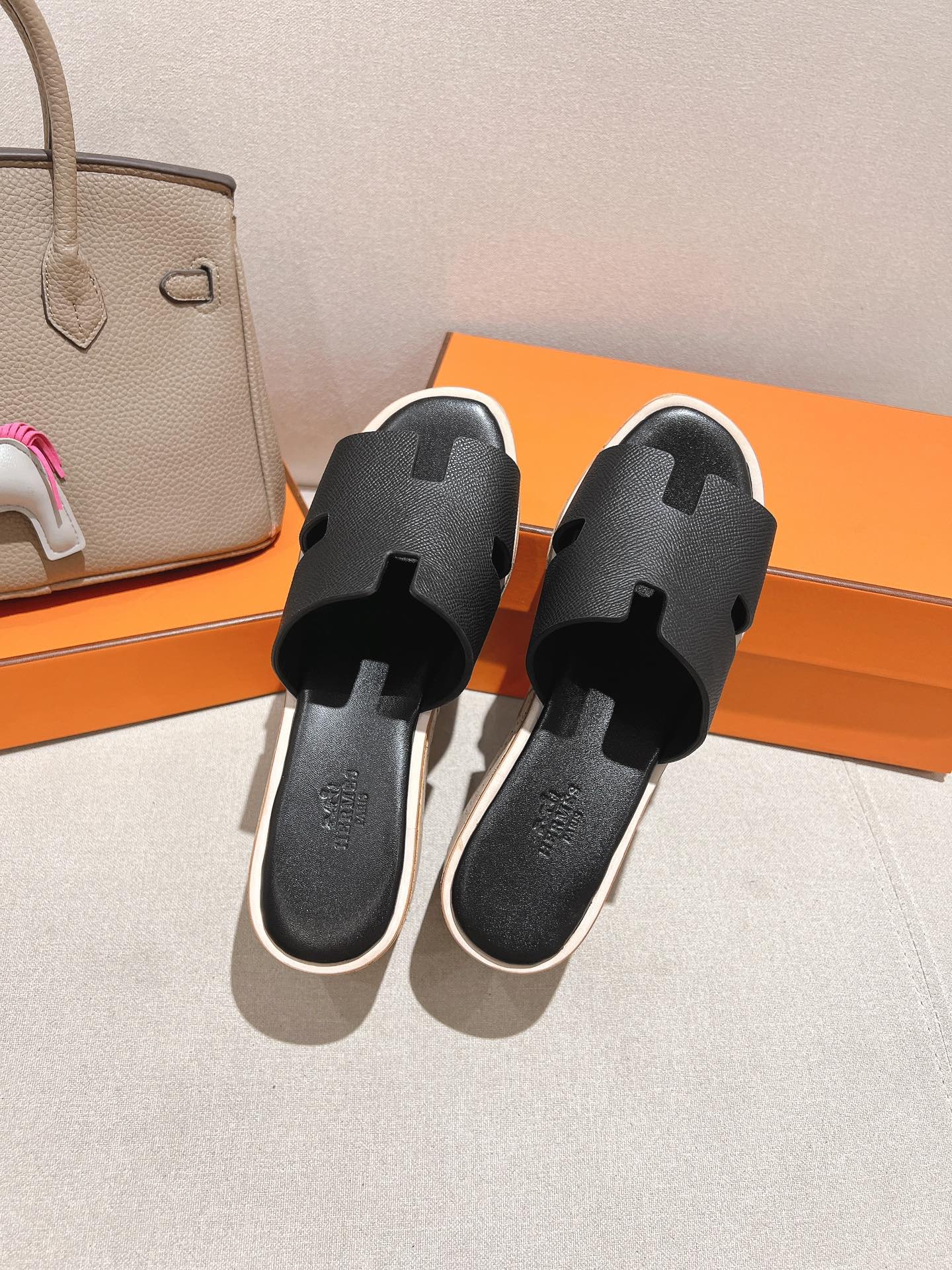 HERMES 25S HIGH WEDGE SANDALS IN BLACK LAMBSKIN STYLE 23