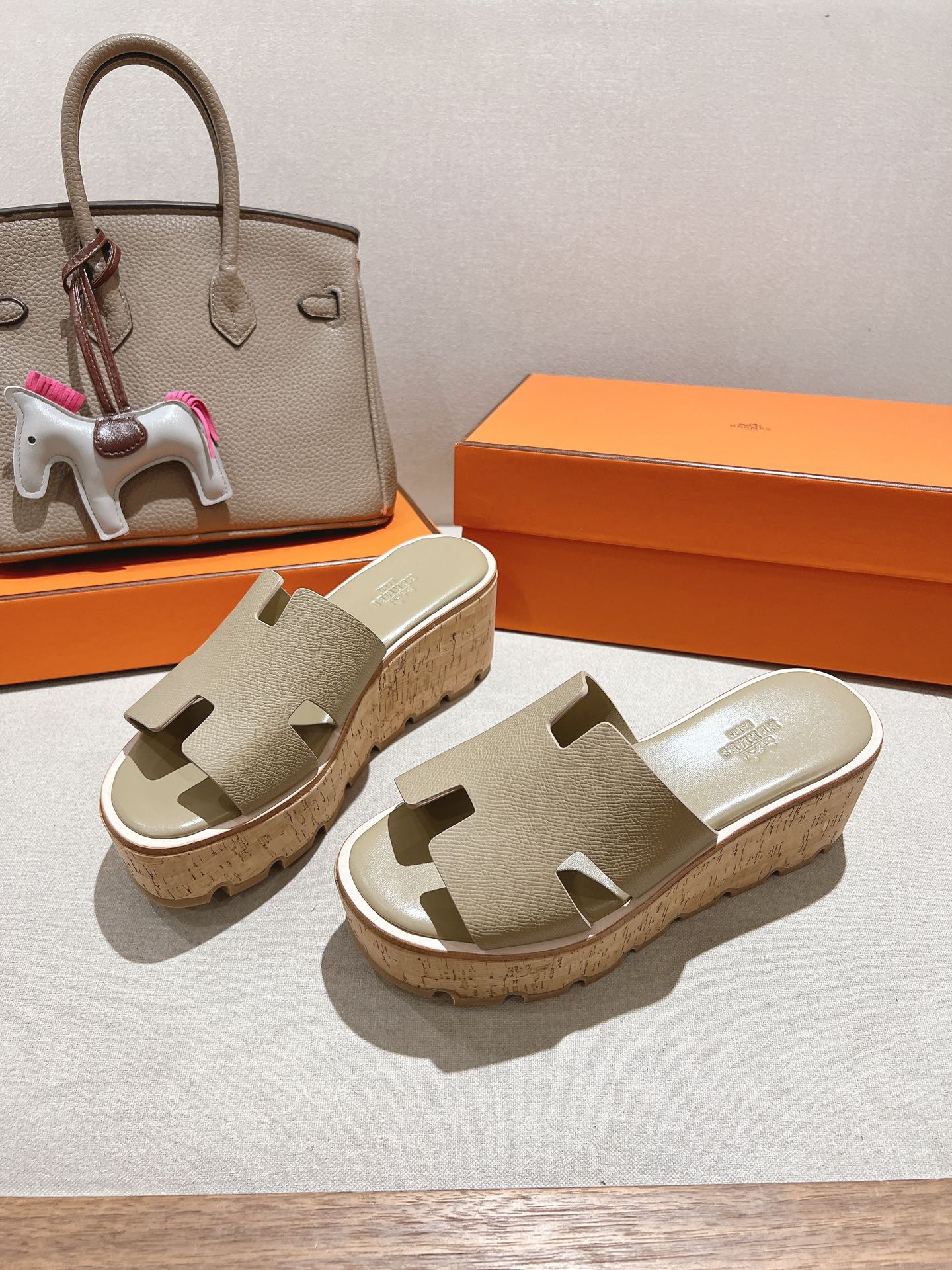 HERMES 25S HIGH WEDGE SANDALS IN WARM BEIGE LAMBSKIN STYLE 17