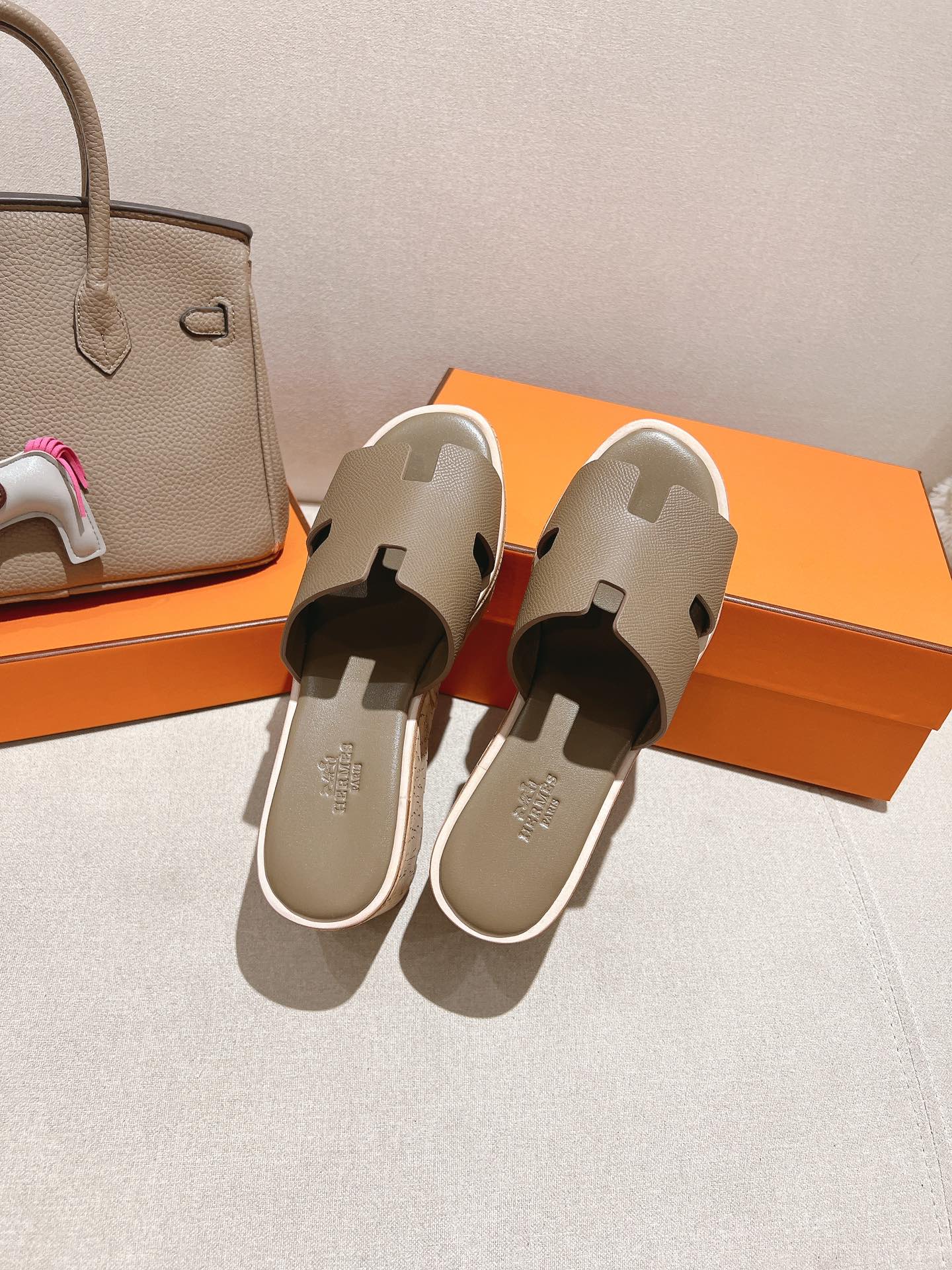 HERMES 25S HIGH WEDGE SANDALS IN MOCHA BROWN LAMBSKIN STYLE 15