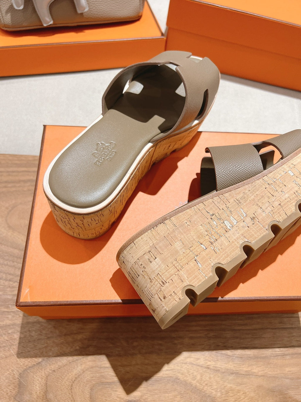 HERMES 25S HIGH WEDGE SANDALS IN MOCHA BROWN LAMBSKIN STYLE 15