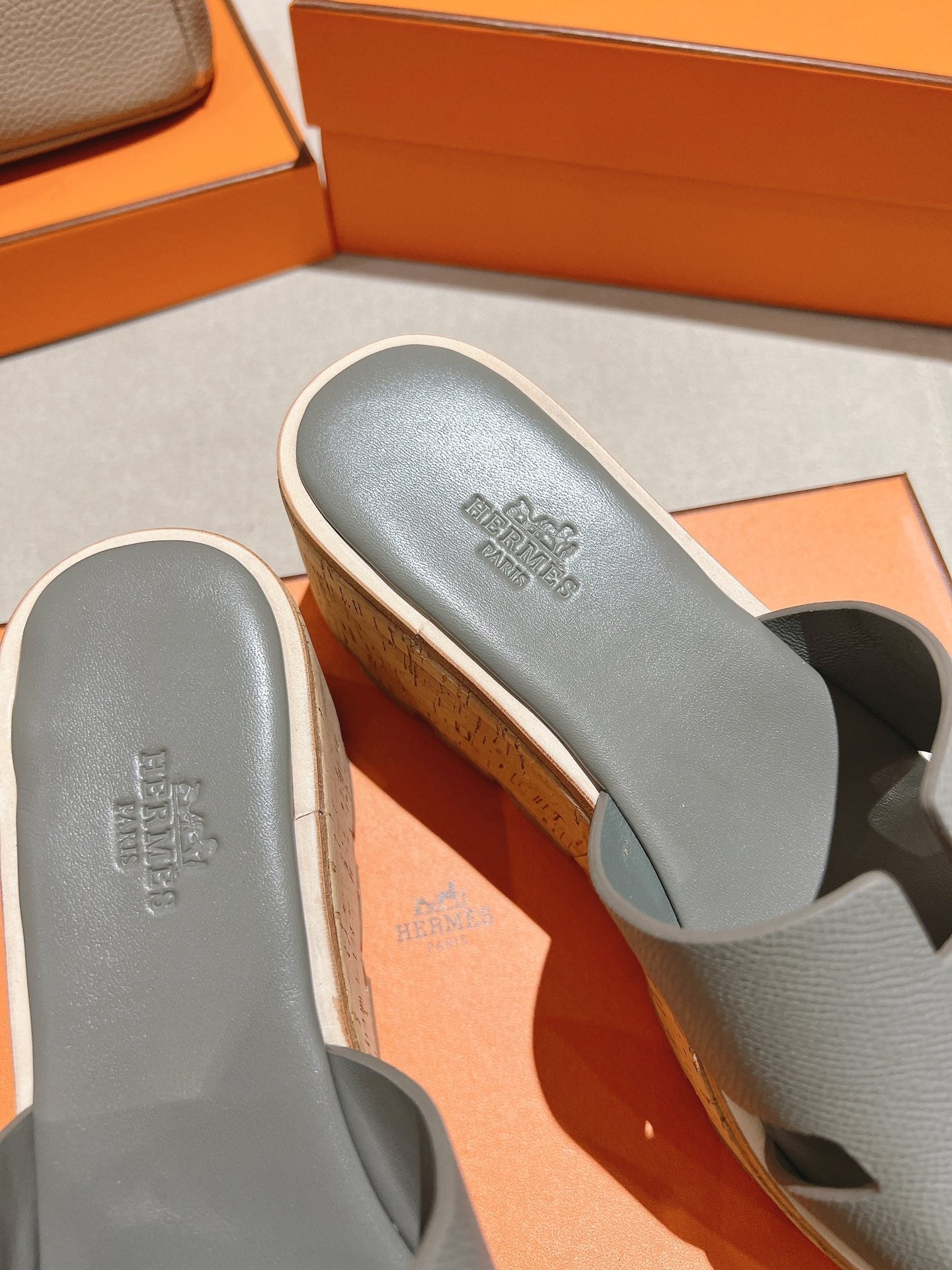 HERMES 25S HIGH WEDGE SANDALS IN LIGHT GREY LAMBSKIN STYLE 9