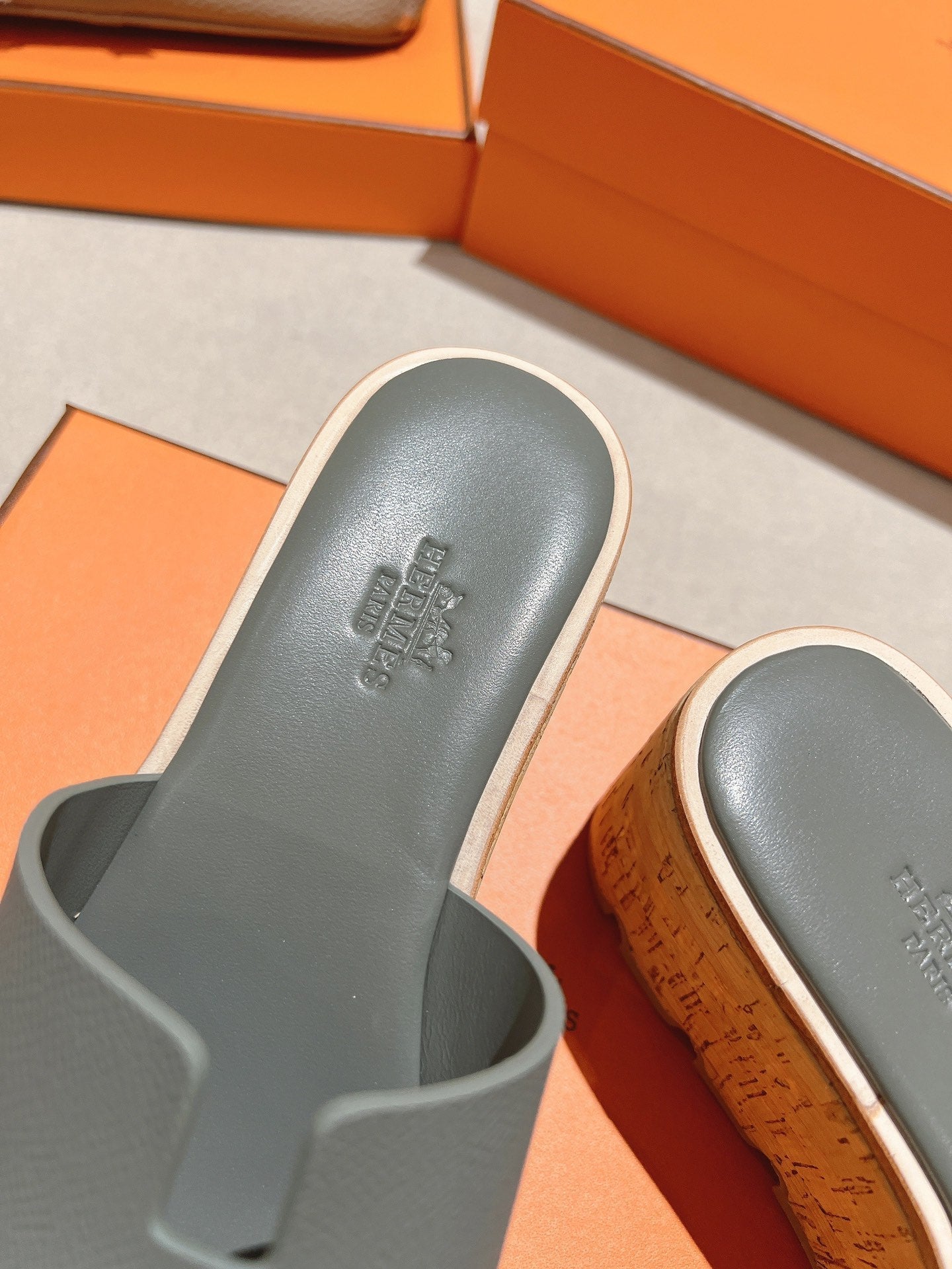 HERMES 25S HIGH WEDGE SANDALS IN GREY LAMBSKIN STYLE 7