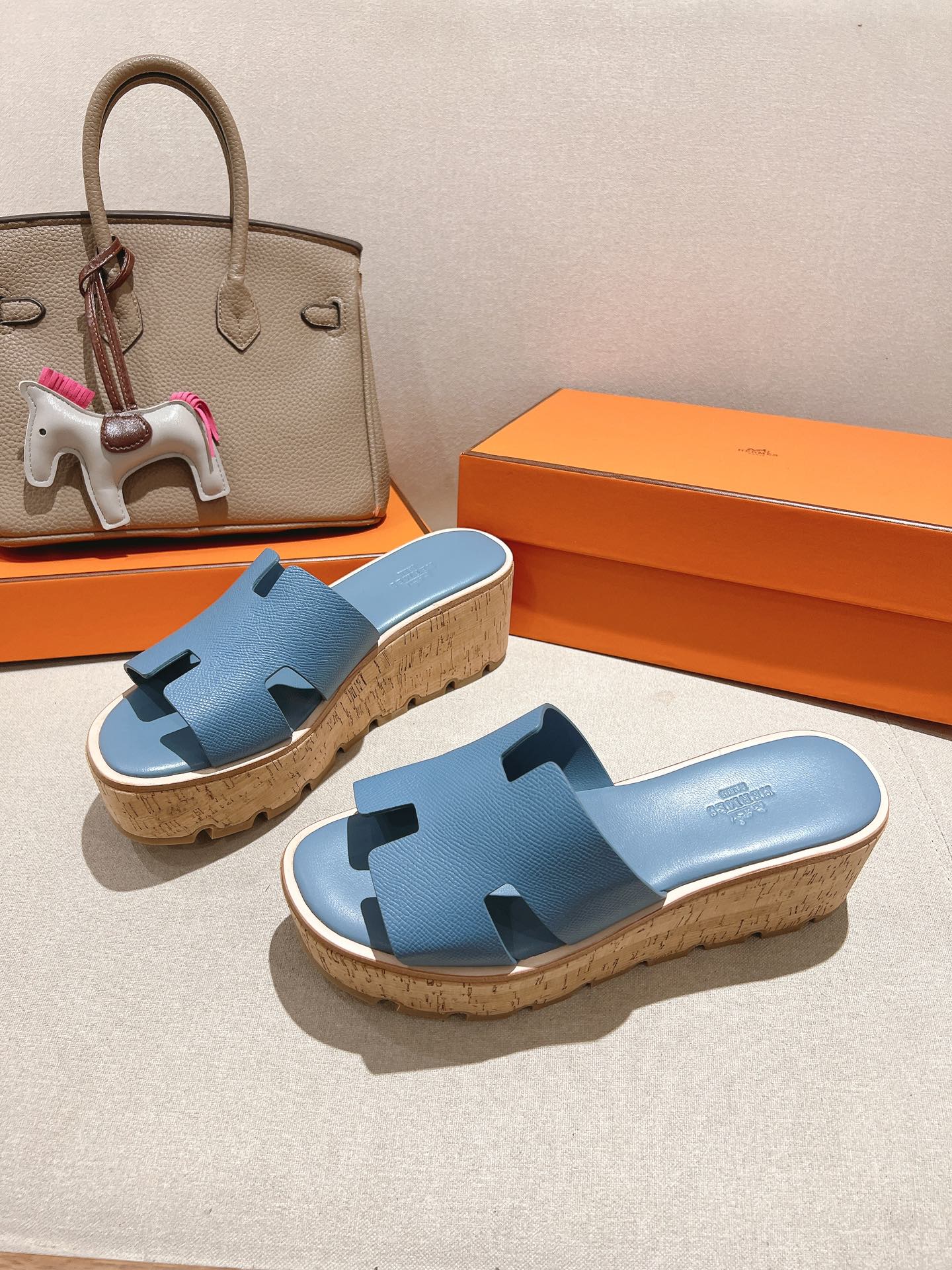 HERMES 25S HIGH WEDGE SANDALS IN BLUE LAMBSKIN STYLE 10