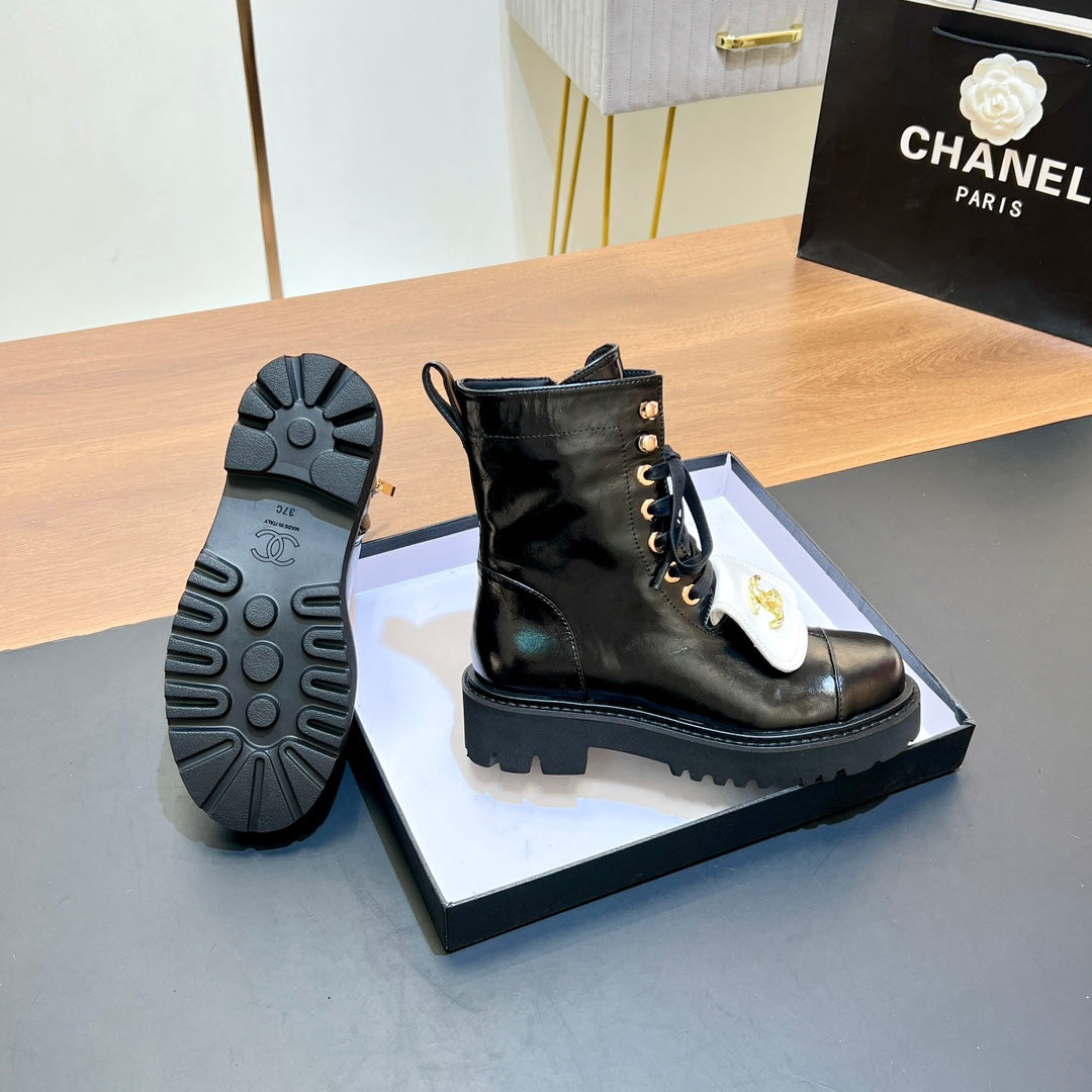 CHANEL 25S HIGH ANKLE BOOTS WITH ZIPPER IN BLACK GLOSSY CALFSKIN GOLD HARDWARE