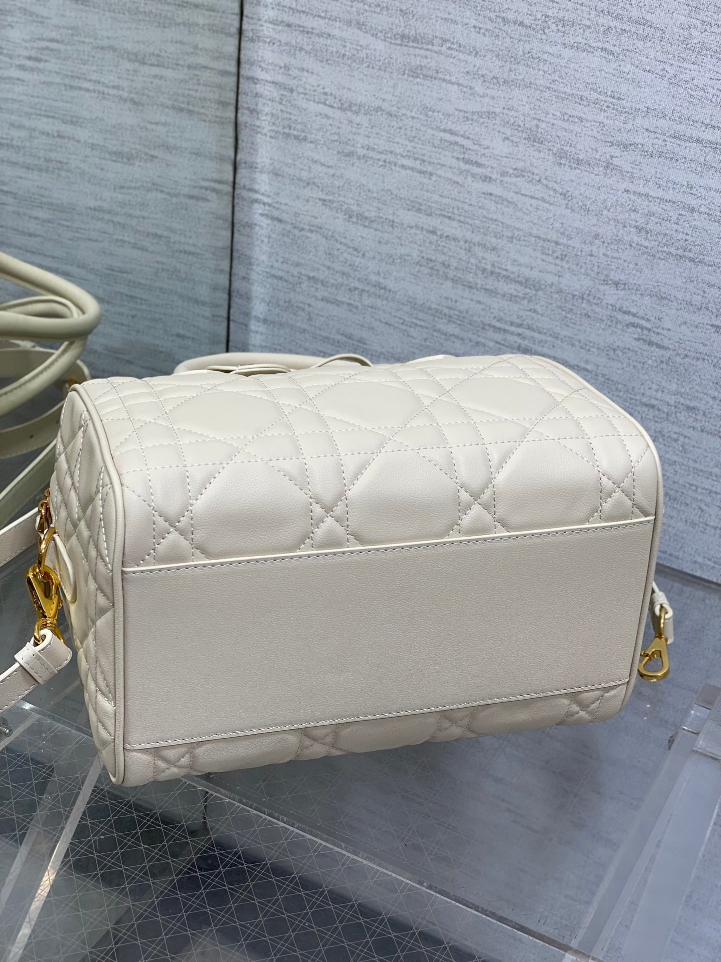 DIOR GROOVE 25 BAG IN WHITE CREAM LAMBSKIN