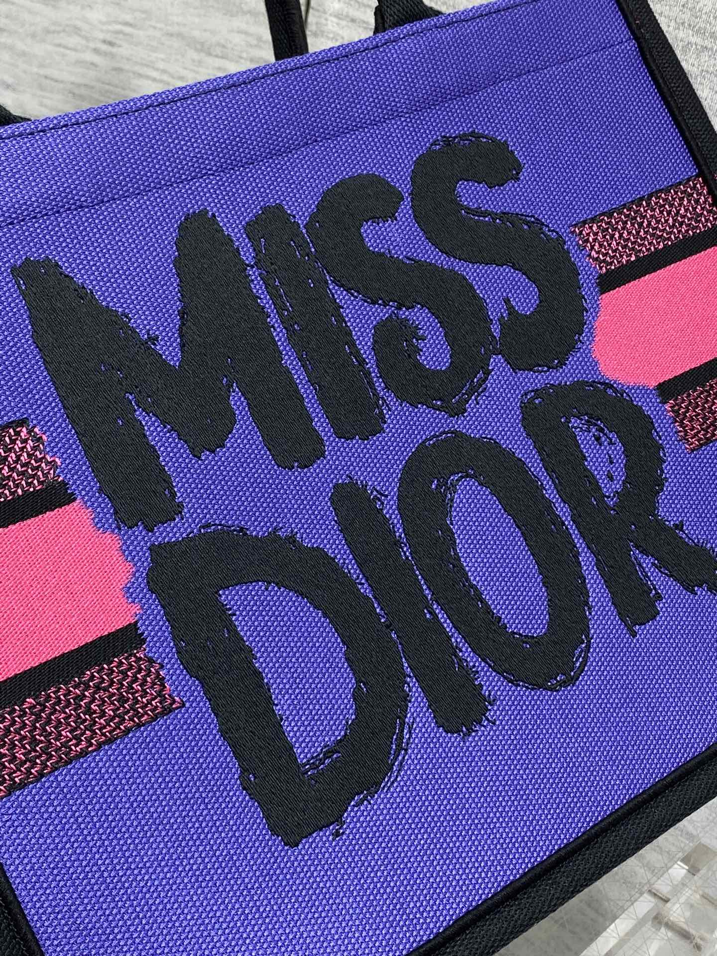 BOOK TOTE 36 IN CERISE RED MIX MINSK PURPLE CANVAS 226510