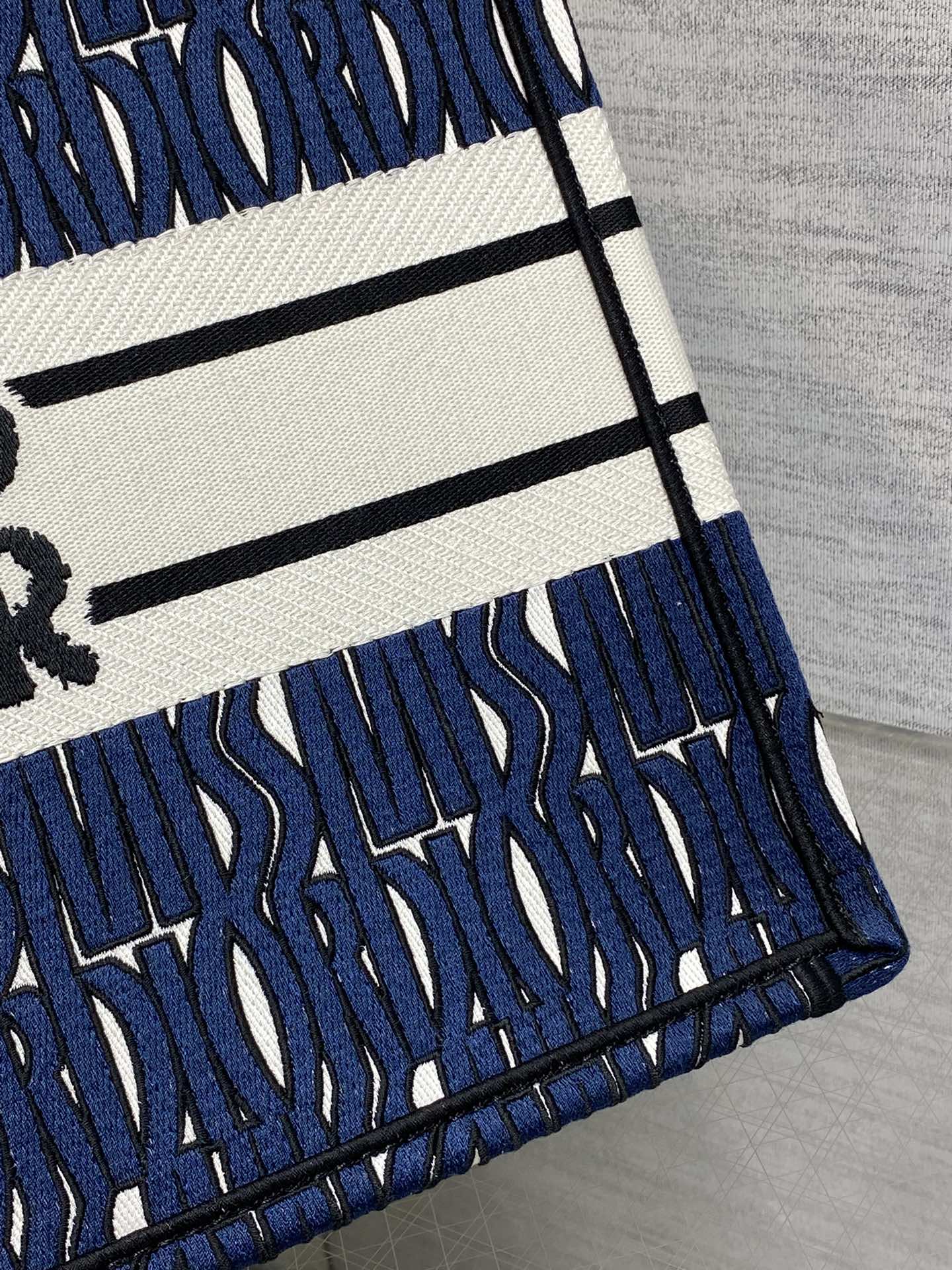 DIOR MISS MEDIUM TOTE 36 IN WHITE MIX DEEP COVE BLUE CANVAS