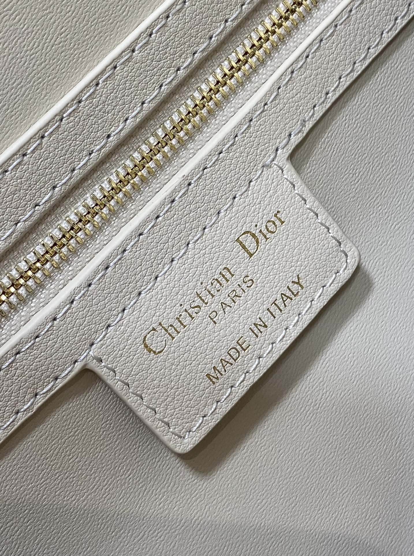 DIOR GROOVE 25 BAG IN WHITE CREAM MACROCANNAGE CALFSKIN WITH GOLD HARDWARE