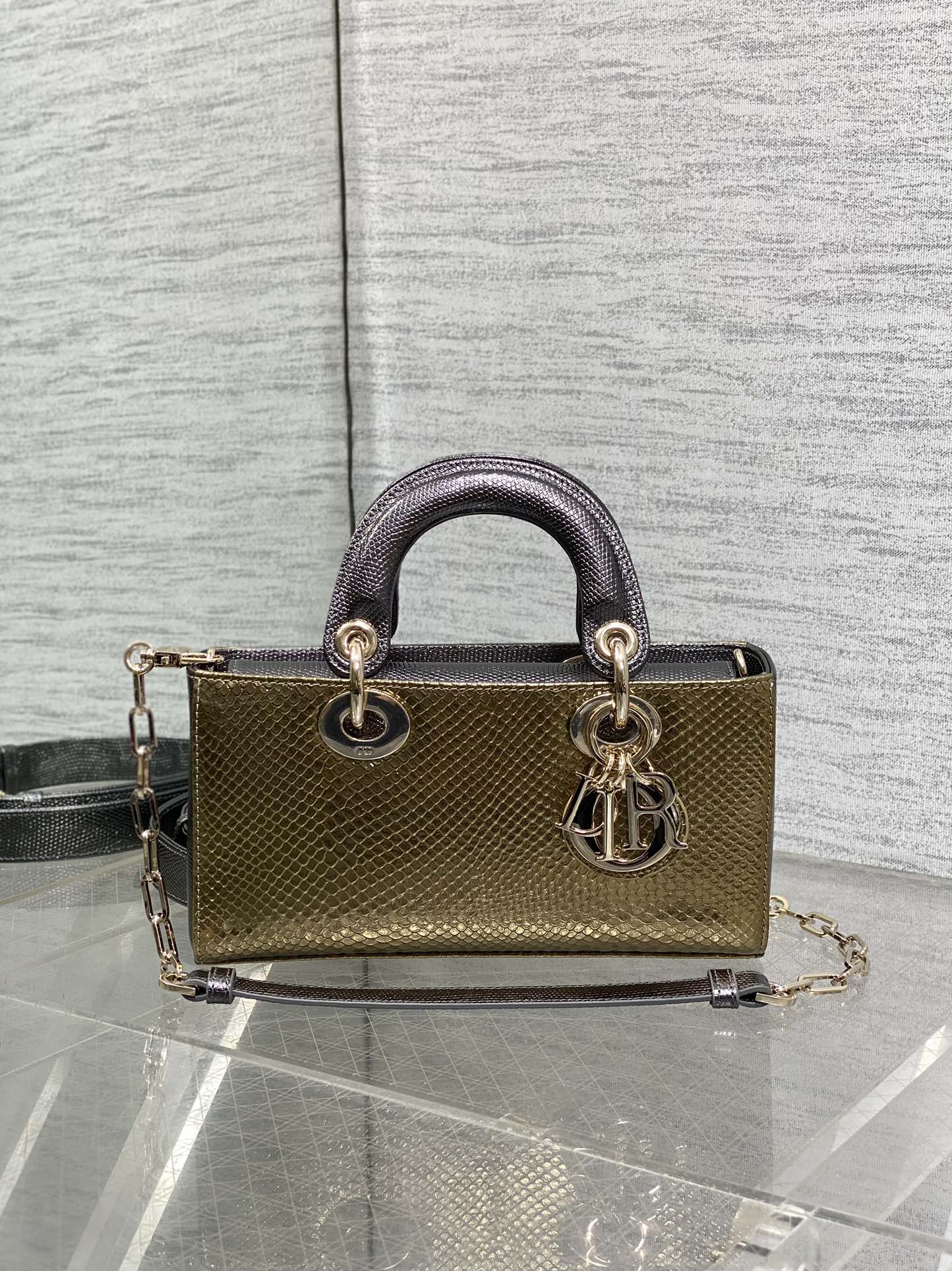DIOR MEDIUM 22 LADY BAG IN GOLD METALLIC LAMBSKIN