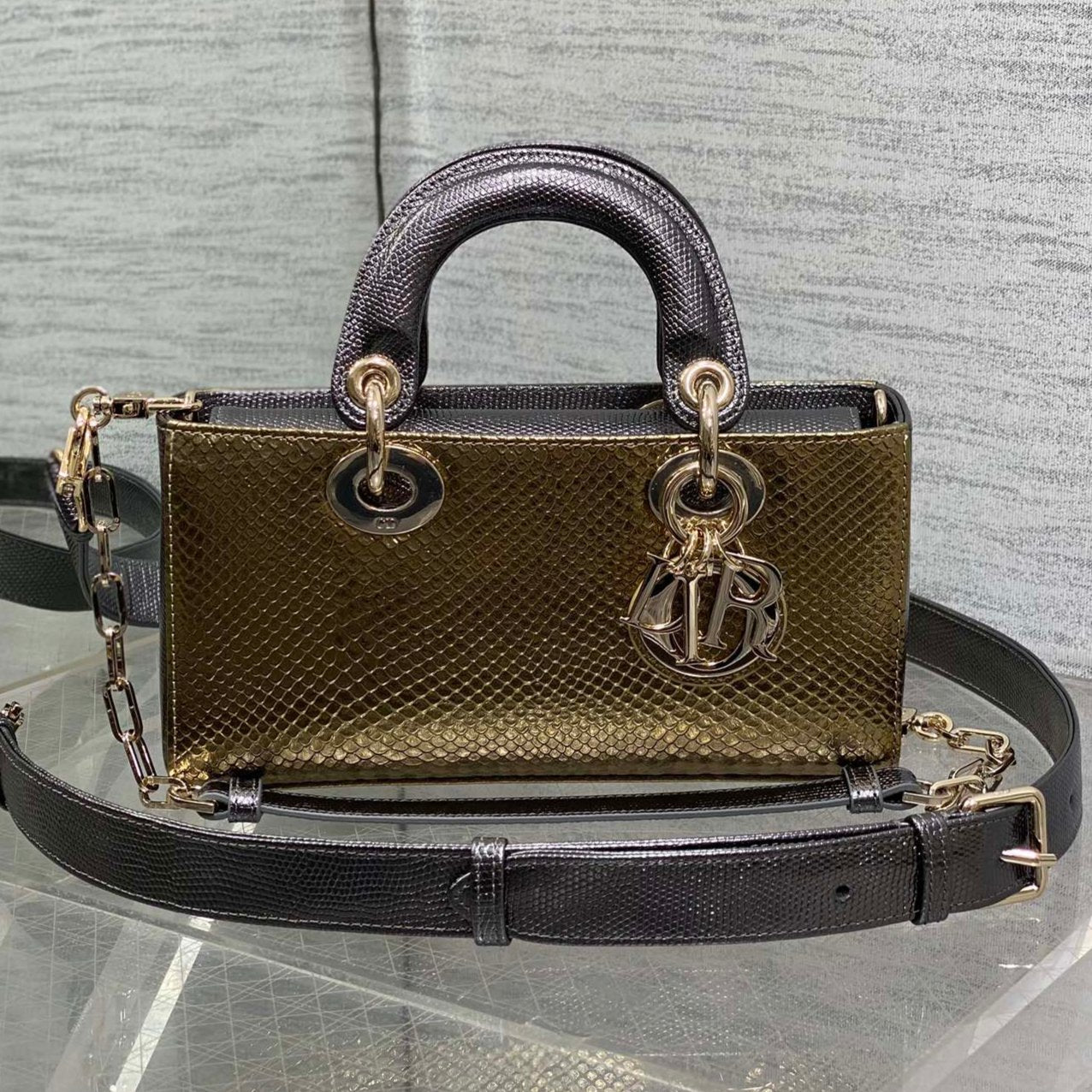 DIOR MEDIUM 22 LADY BAG IN GOLD METALLIC LAMBSKIN