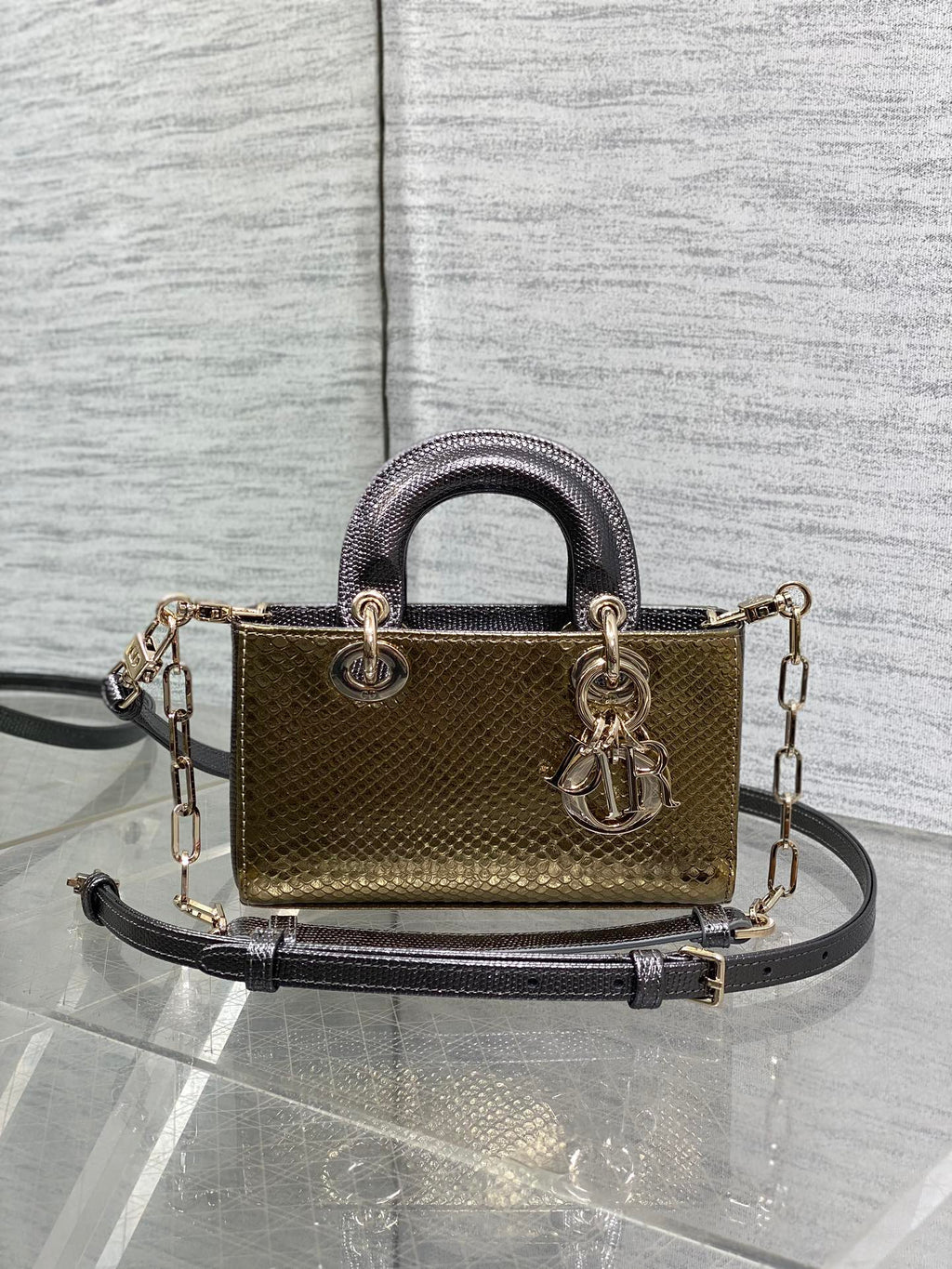 DIOR MEDIUM 16 LADY BAG IN GOLD METALLIC LAMBSKIN