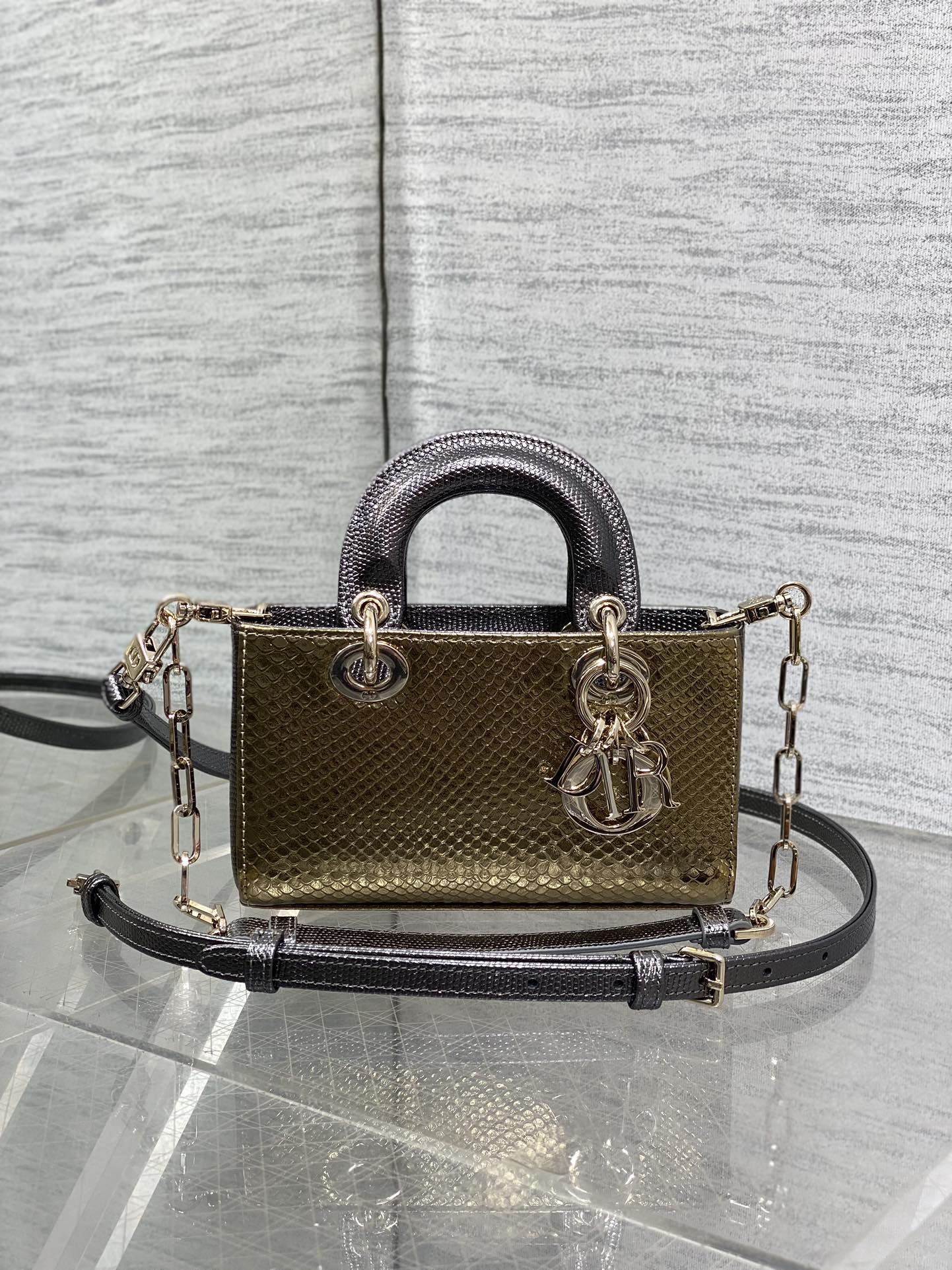DIOR MEDIUM 16 LADY BAG IN GOLD METALLIC LAMBSKIN