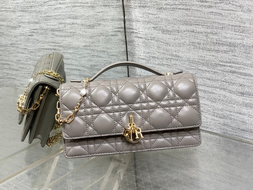 DIOR 25S  TALK PHONE POUCH 21 IN DIRTY LILAC CANNAGE LAMBSKIN GOLD HARDWARE